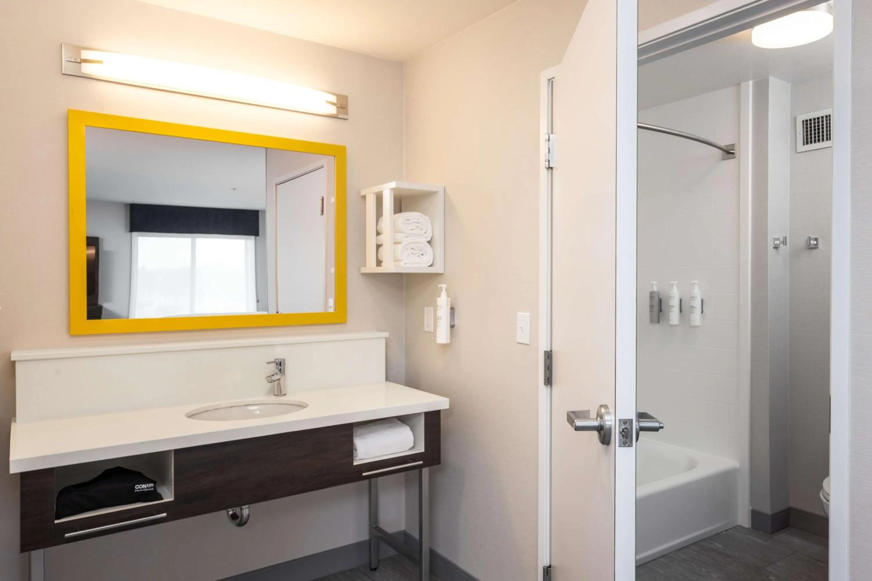 Bathroom in Hampton Inn & Suites Manteca