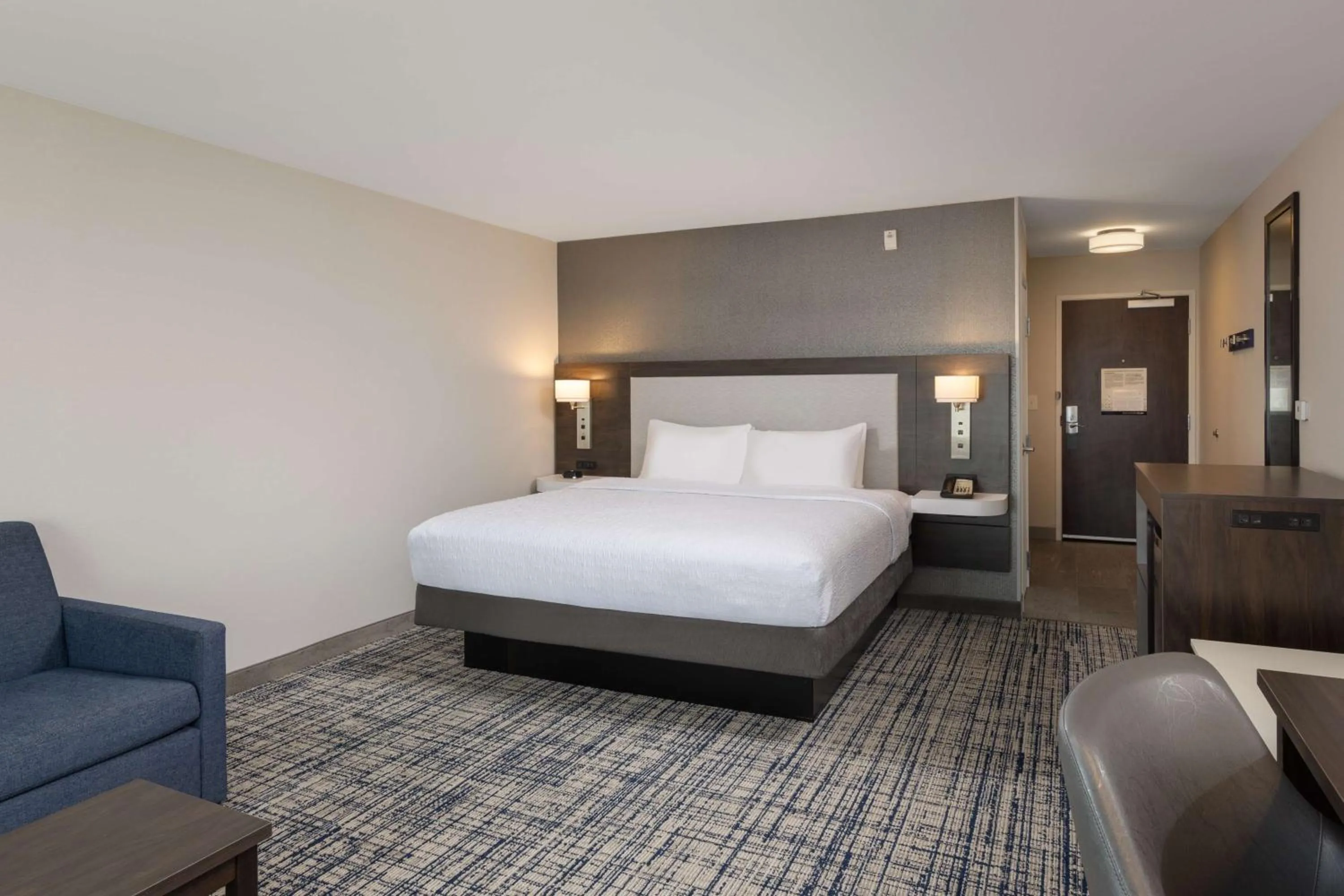 Bed in Hampton Inn & Suites Manteca
