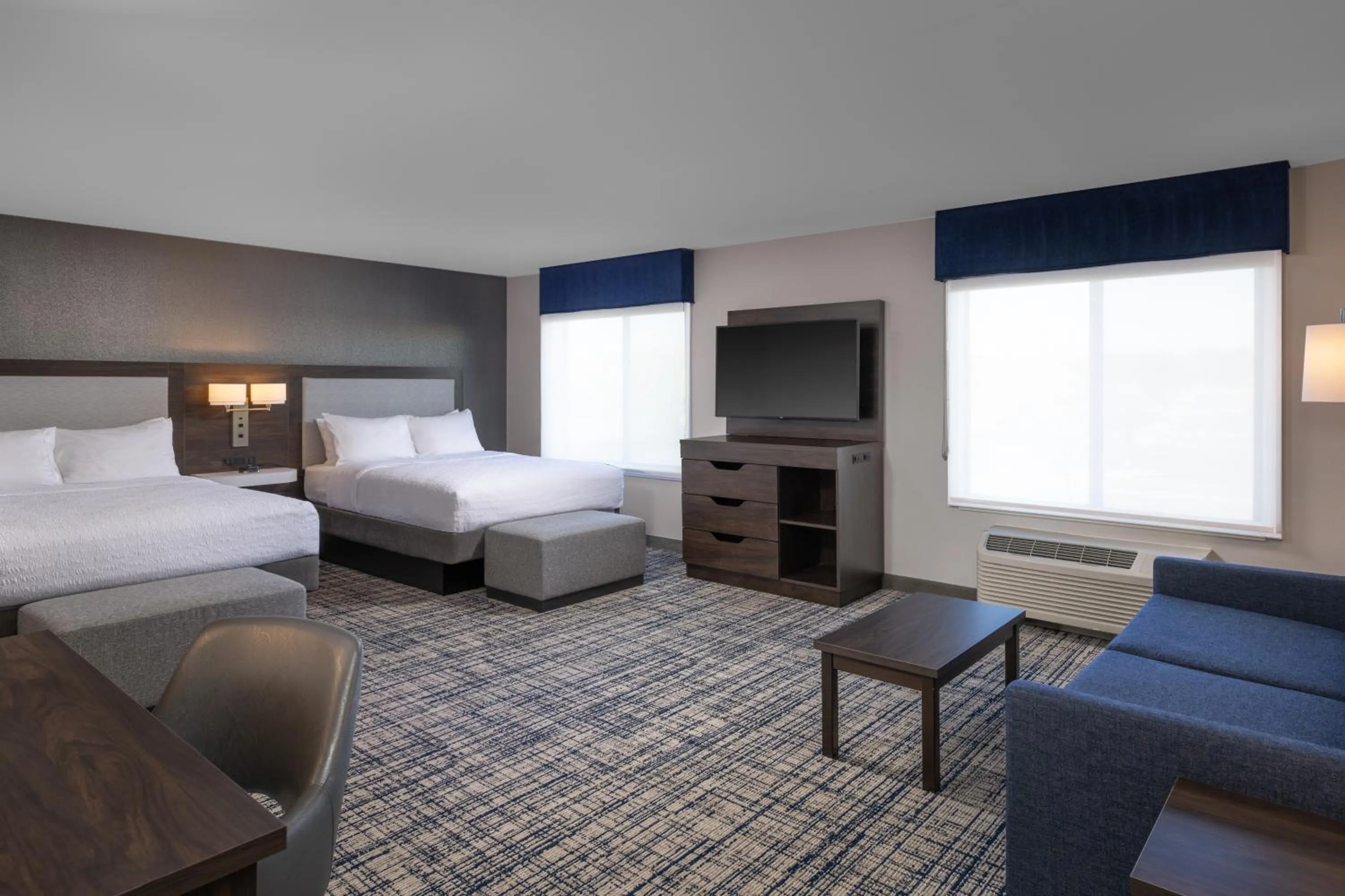 Bed in Hampton Inn & Suites Manteca