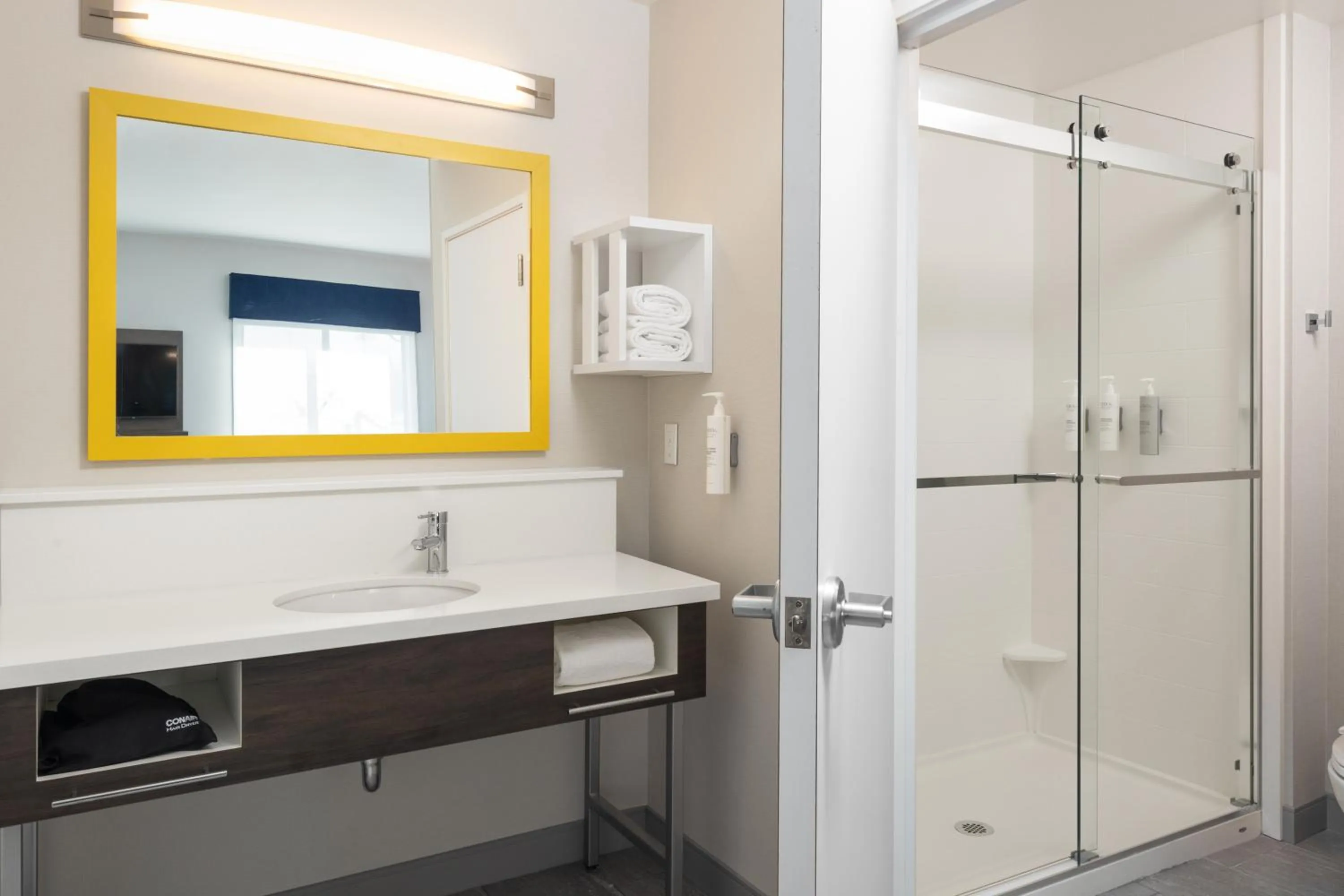 Bathroom in Hampton Inn & Suites Manteca