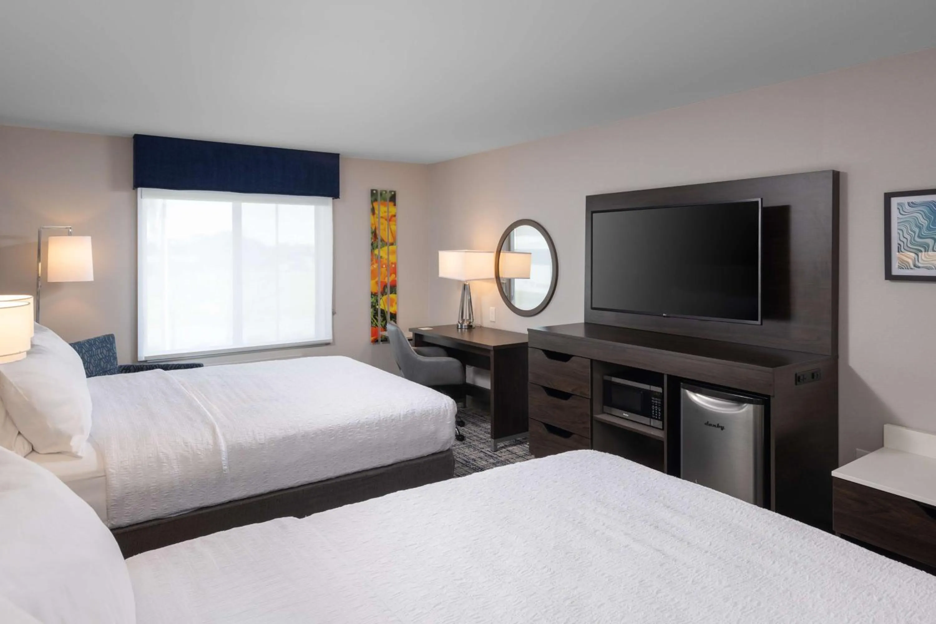 Bedroom, Bed in Hampton Inn & Suites Manteca