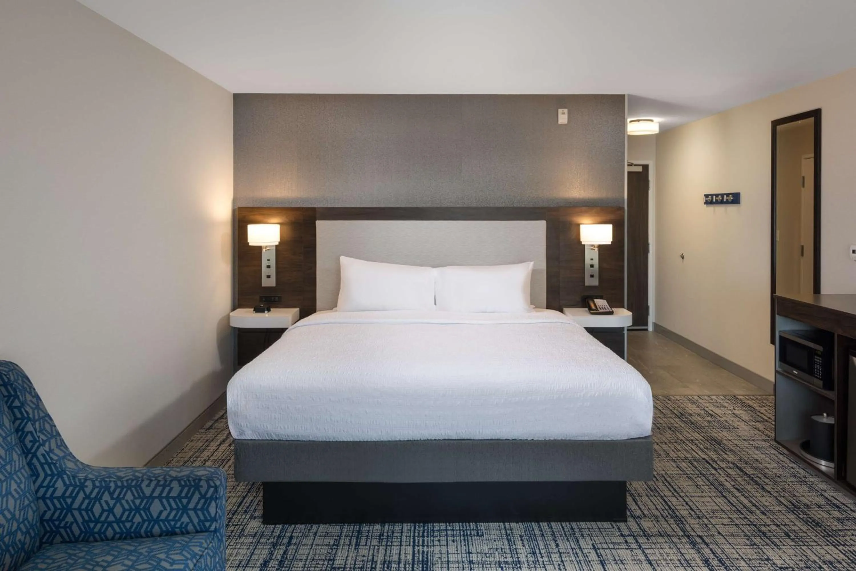 Bed in Hampton Inn & Suites Manteca