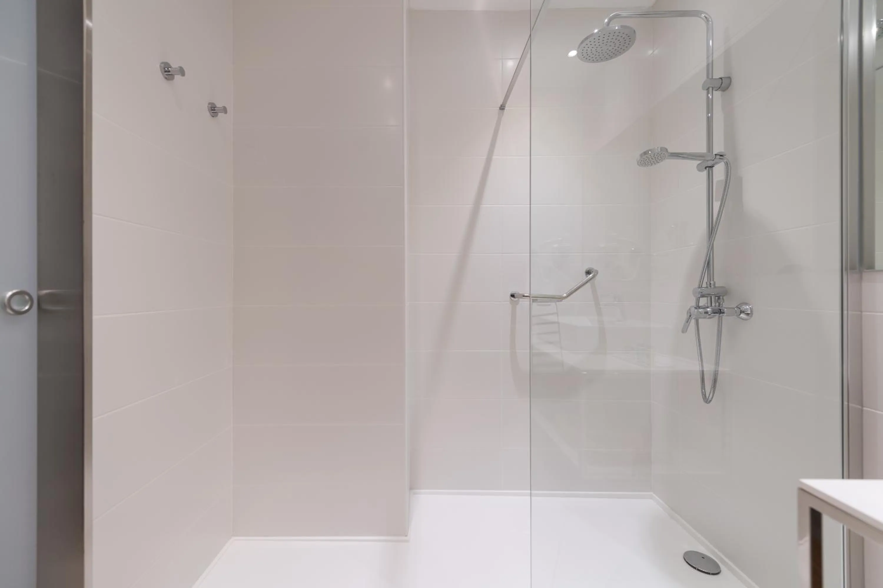 Shower in HC Luxe
