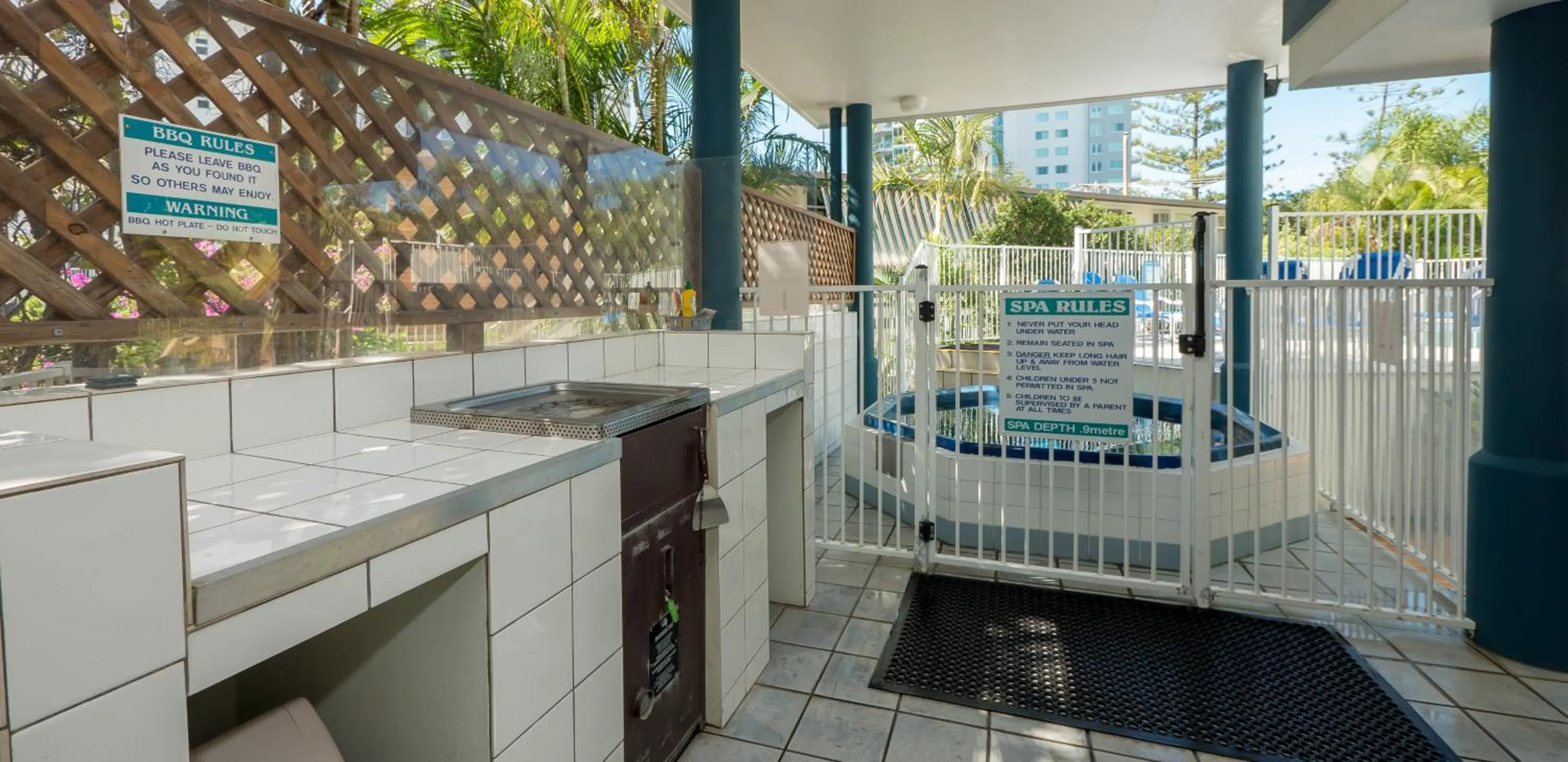 BBQ facilities in Santa Anne By The Sea