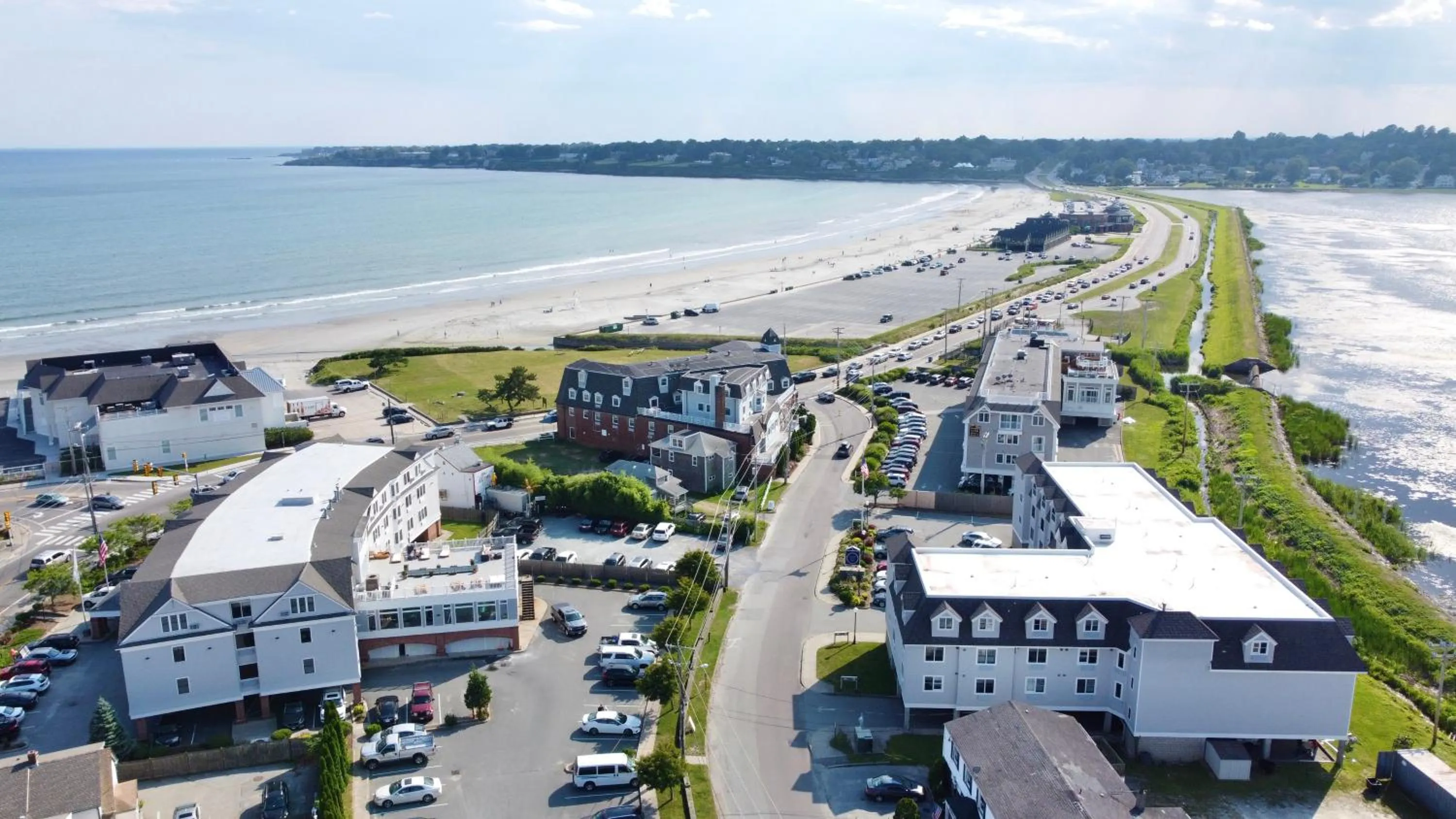 Property building in Atlantic Beach Hotel Newport