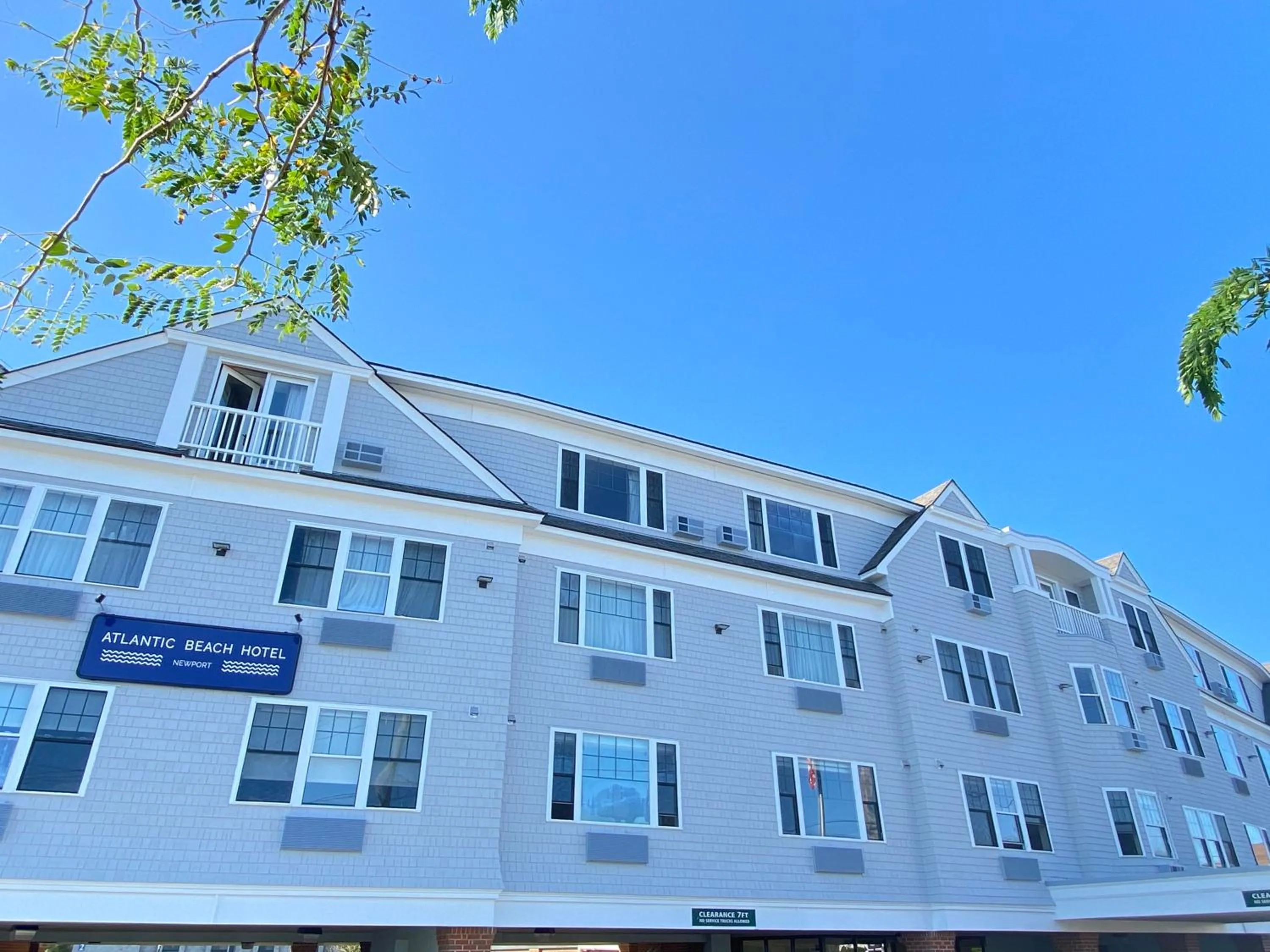 Property building in Atlantic Beach Hotel Newport