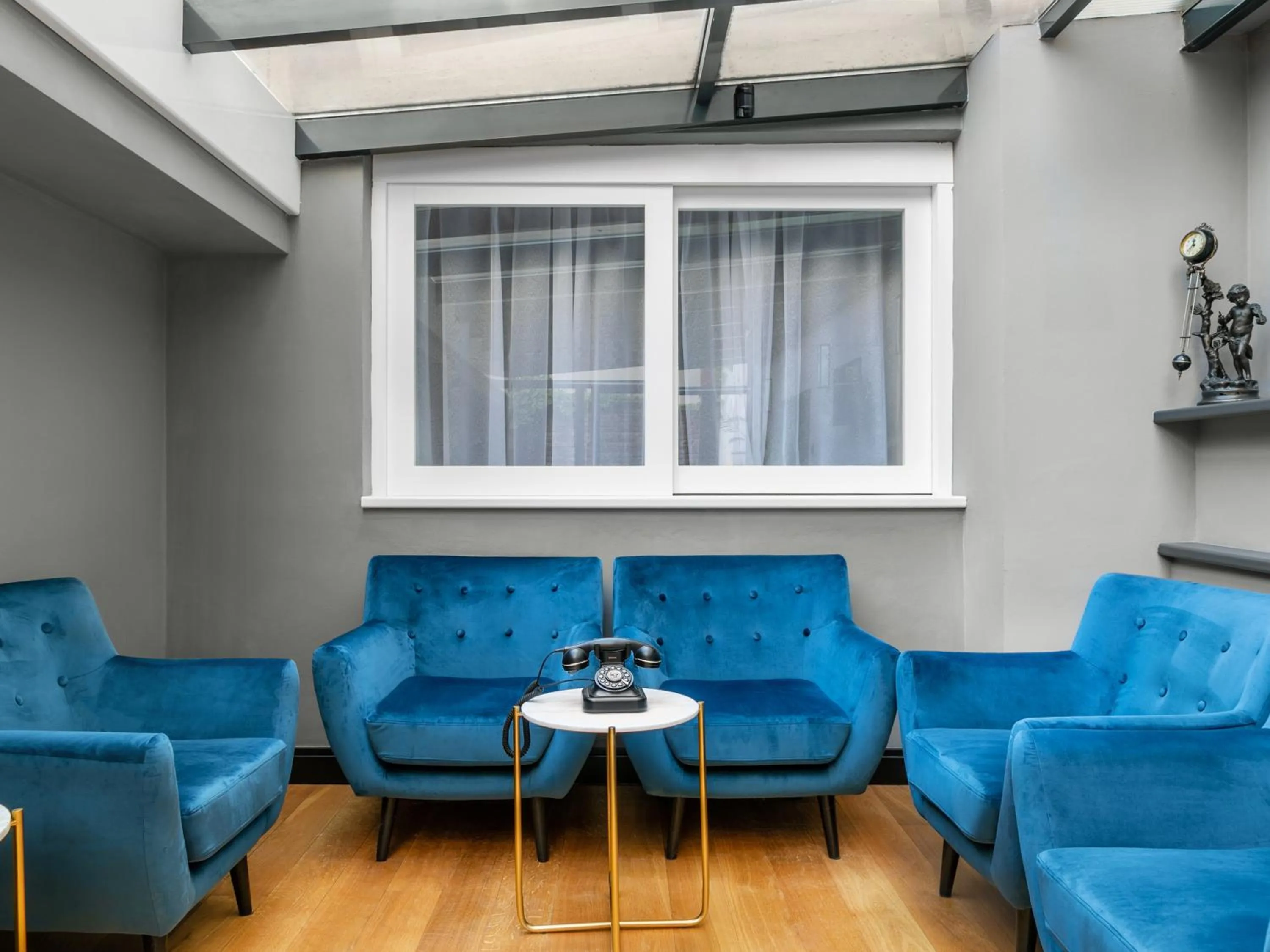 Seating area in Numa Prague Root