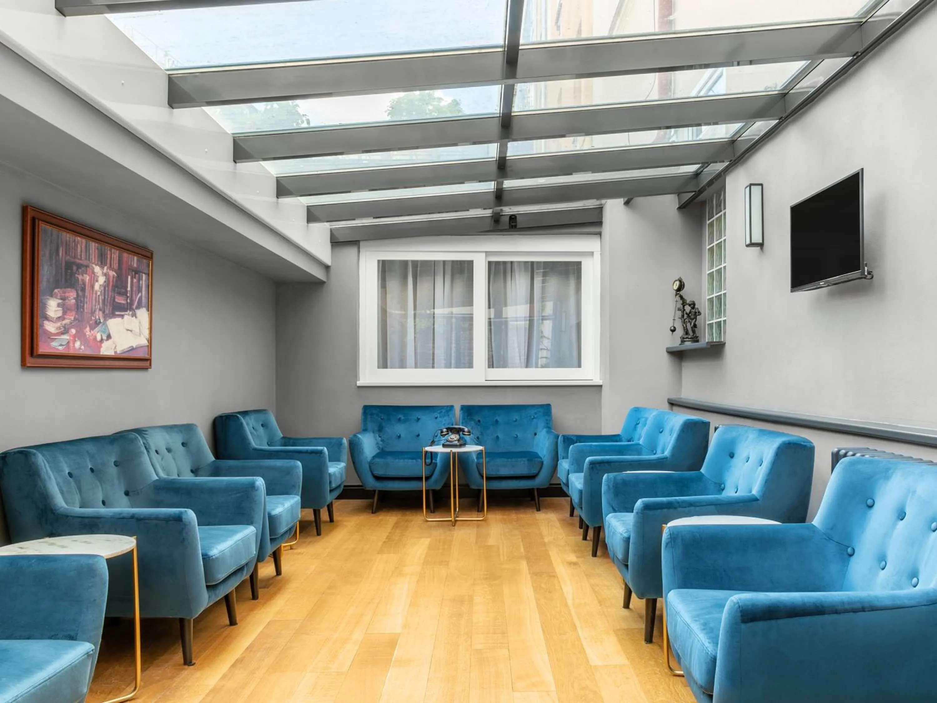 Seating area in Numa Prague Root