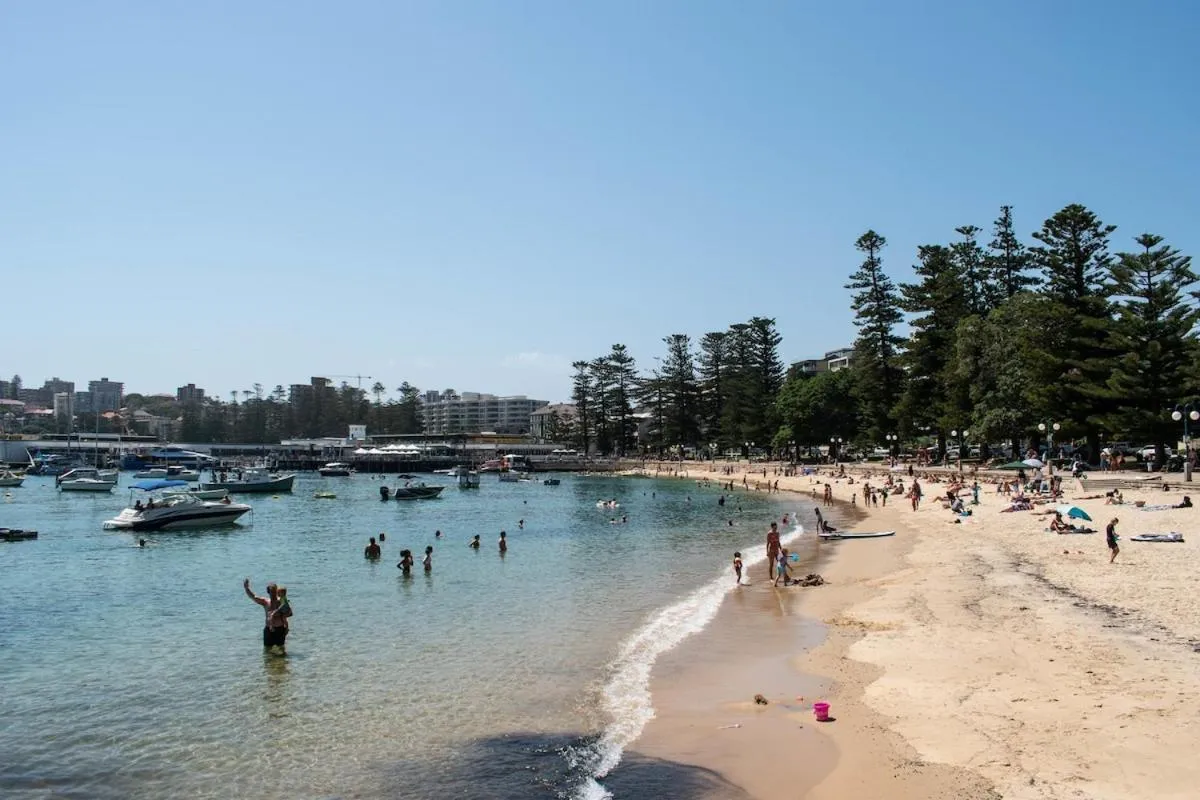 Beach in Manly Backpackers