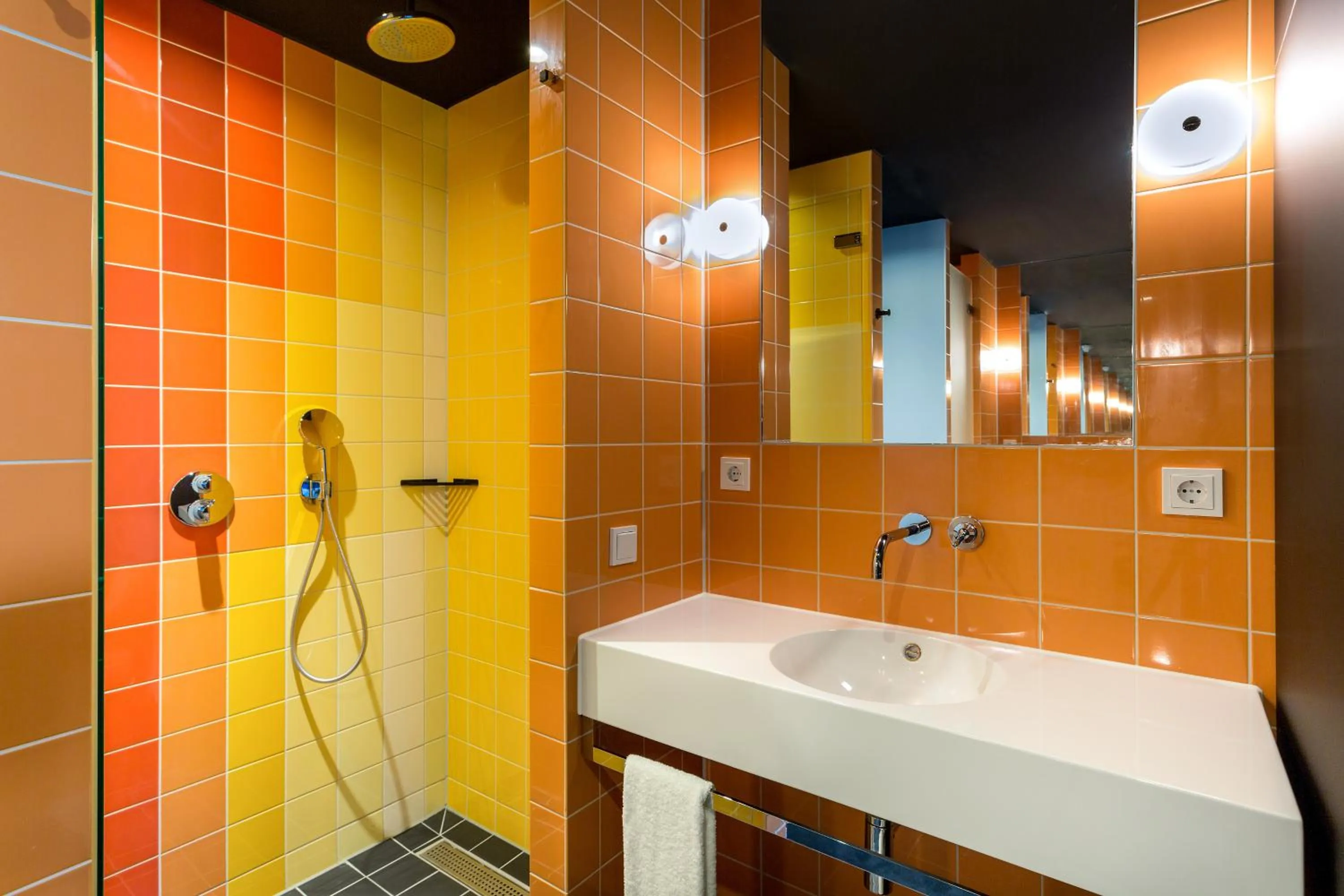 Bathroom in Room Mate Bruno, Rotterdam