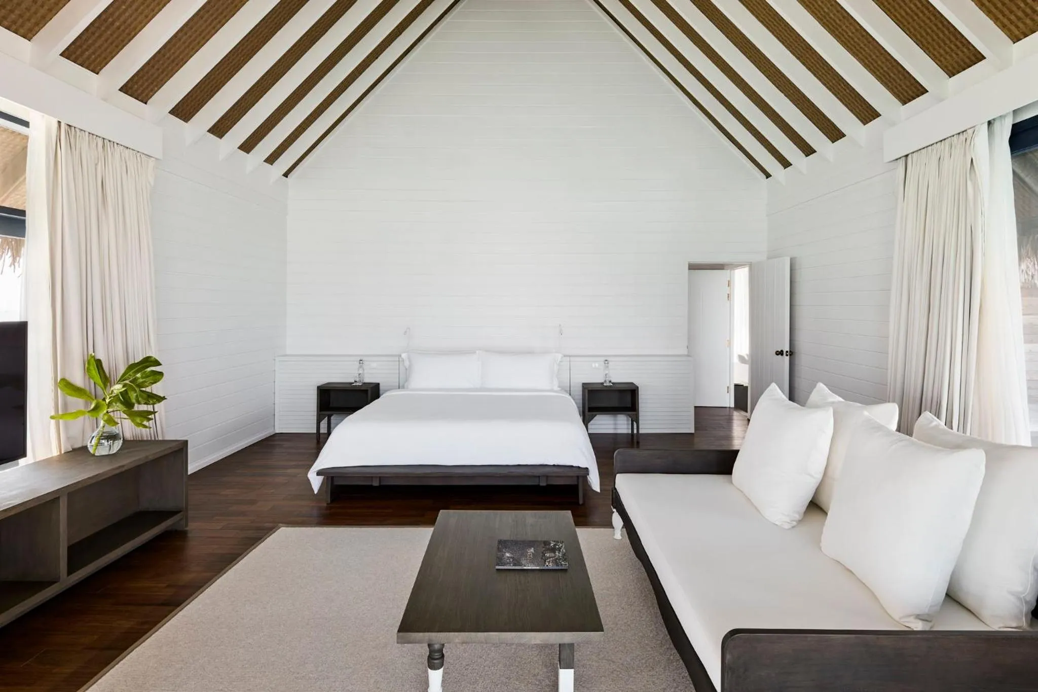 Photo of the whole room, Bed in COMO Cocoa Island