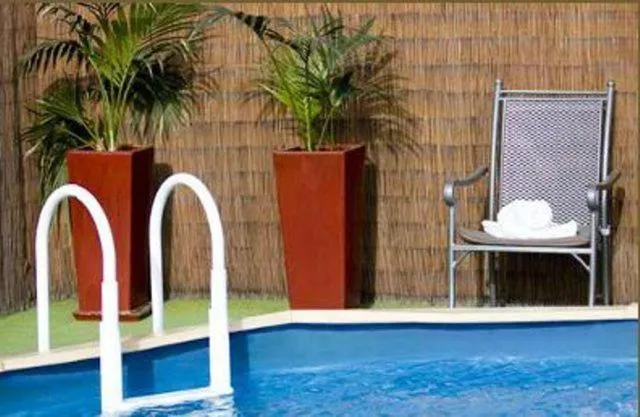 Swimming pool in Beechworth Carriage Motor Inn