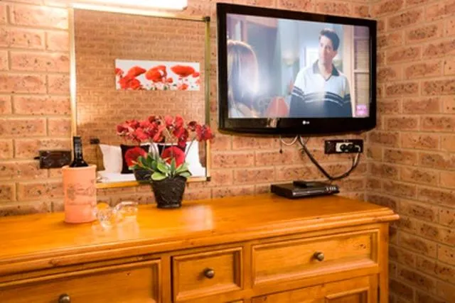 TV and multimedia in Beechworth Carriage Motor Inn