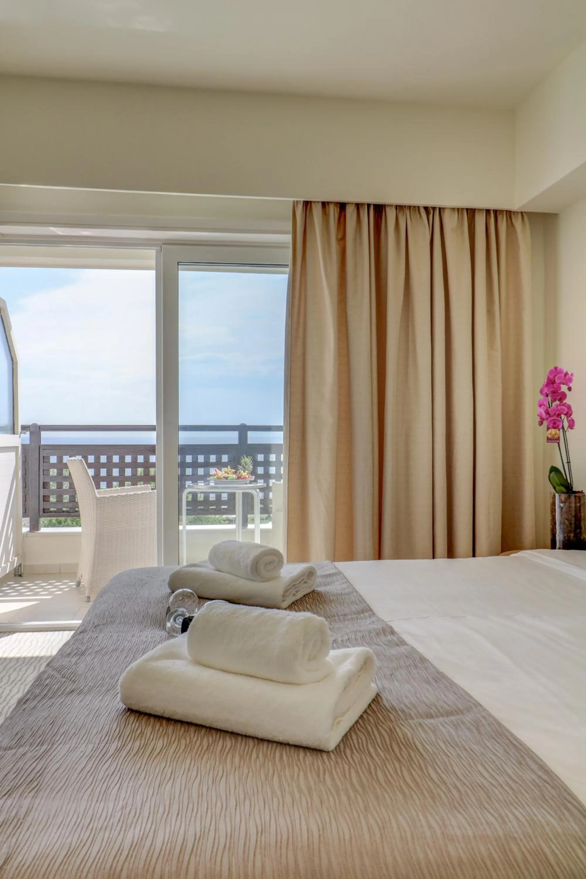 Bed in Olympian Bay Grand Resort