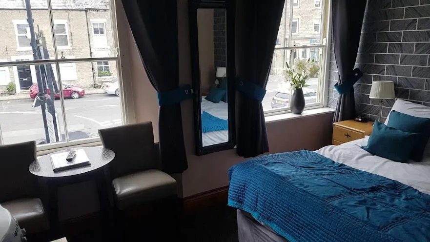 Bedroom, Bed in Forresters Bar & French Restaurant with Rooms