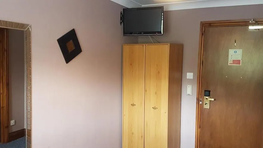 TV and multimedia in Forresters Bar & French Restaurant with Rooms