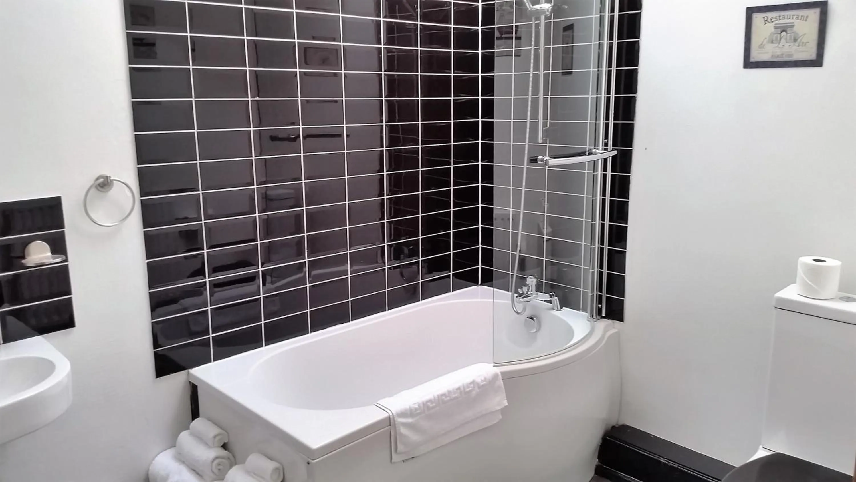 Bathroom in Forresters Bar & French Restaurant with Rooms