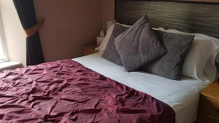 Bedroom, Bed in Forresters Bar & French Restaurant with Rooms