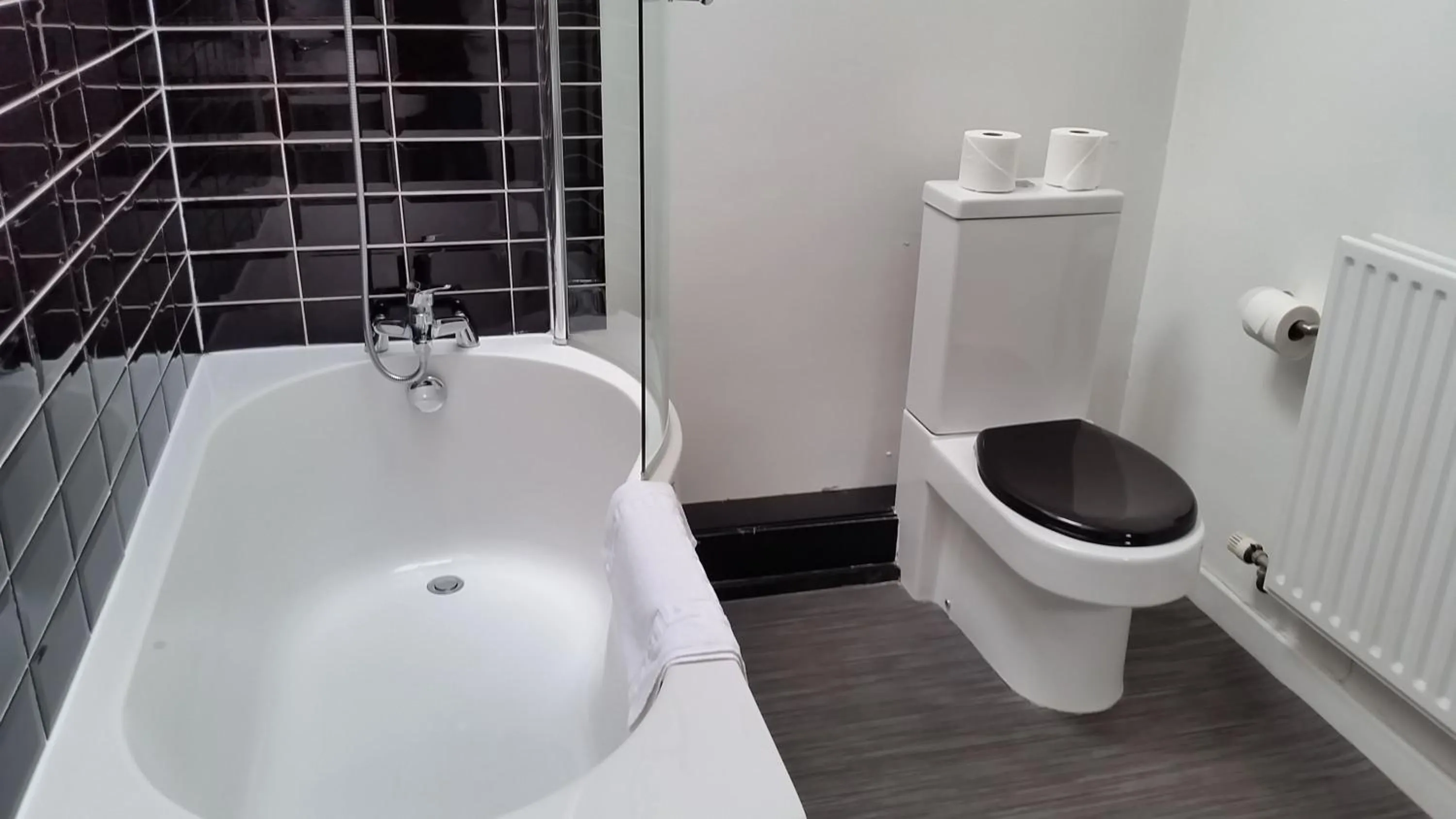 Bathroom in Forresters Bar & French Restaurant with Rooms