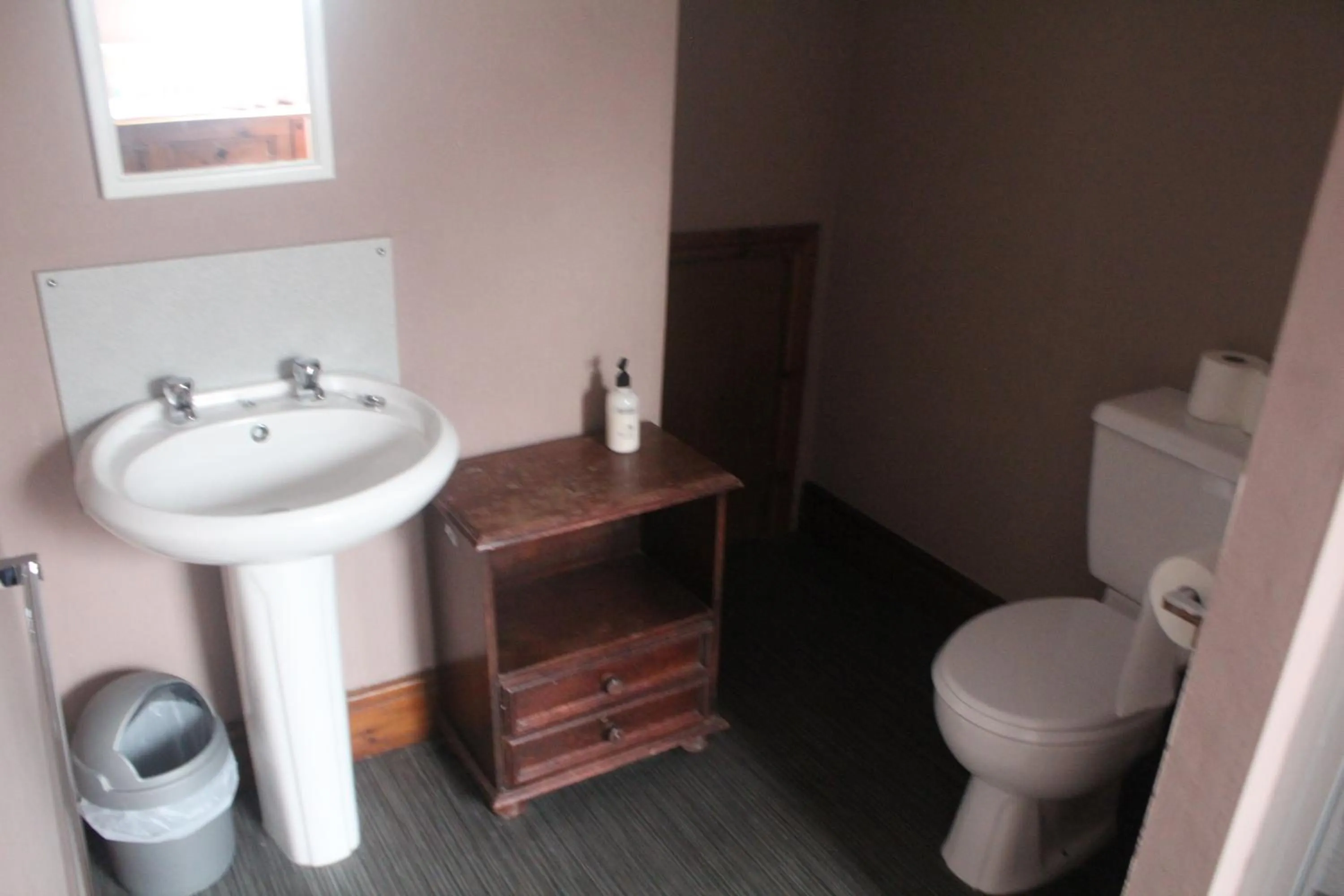 Bathroom in Forresters Bar & French Restaurant with Rooms
