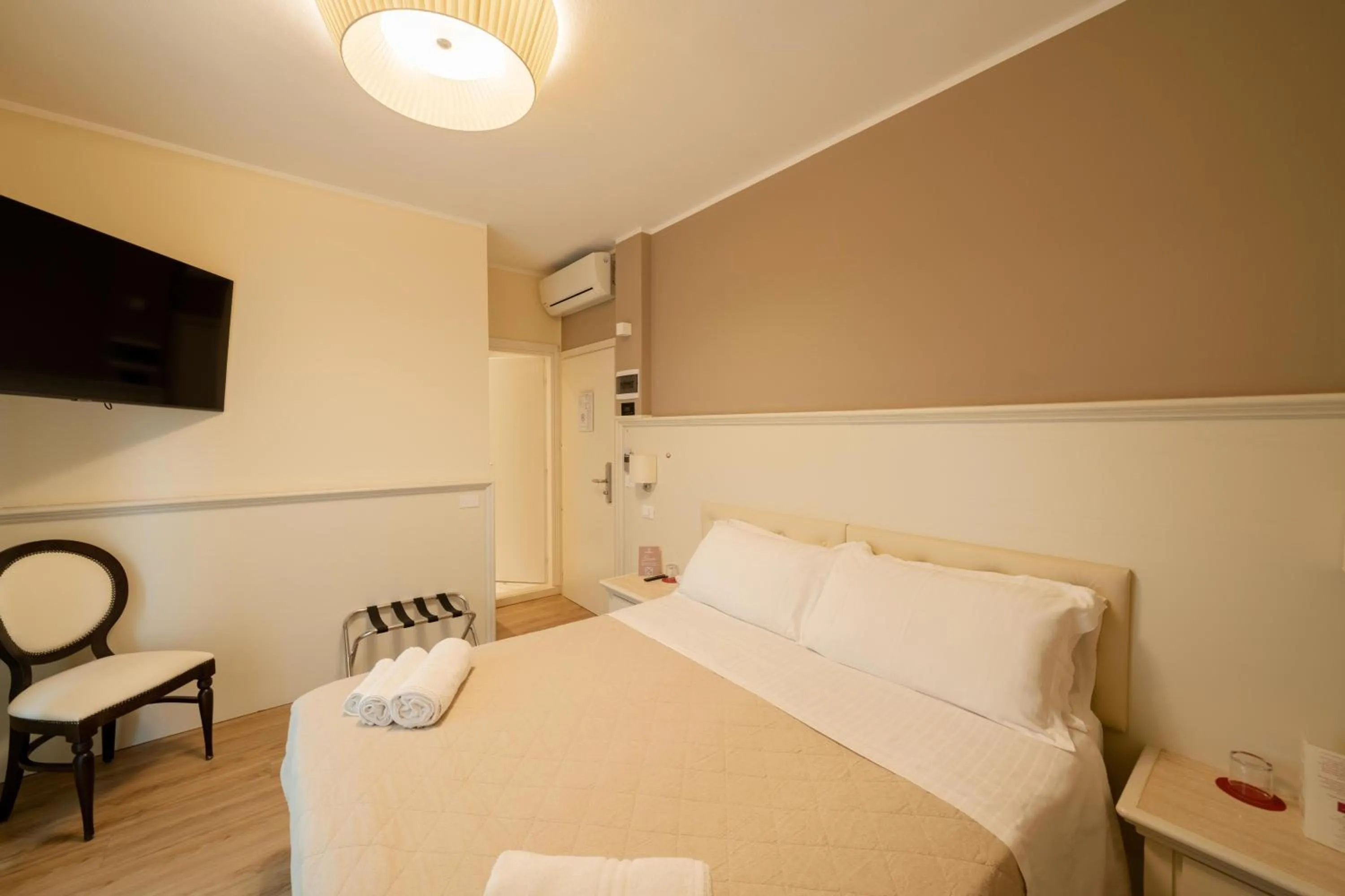 Bedroom, Bed in Hotel Orchidea