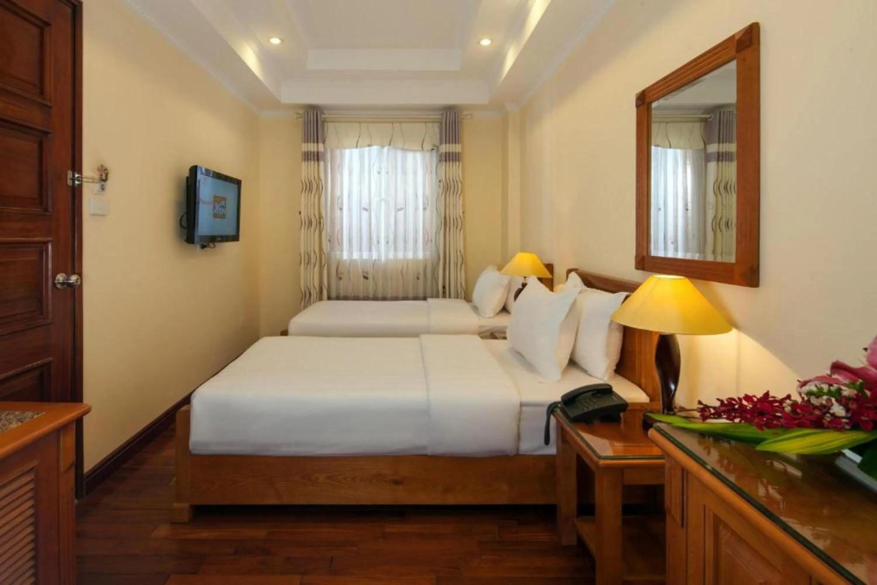 Photo of the whole room, Bed in Lucky 3 Hotel & Travel