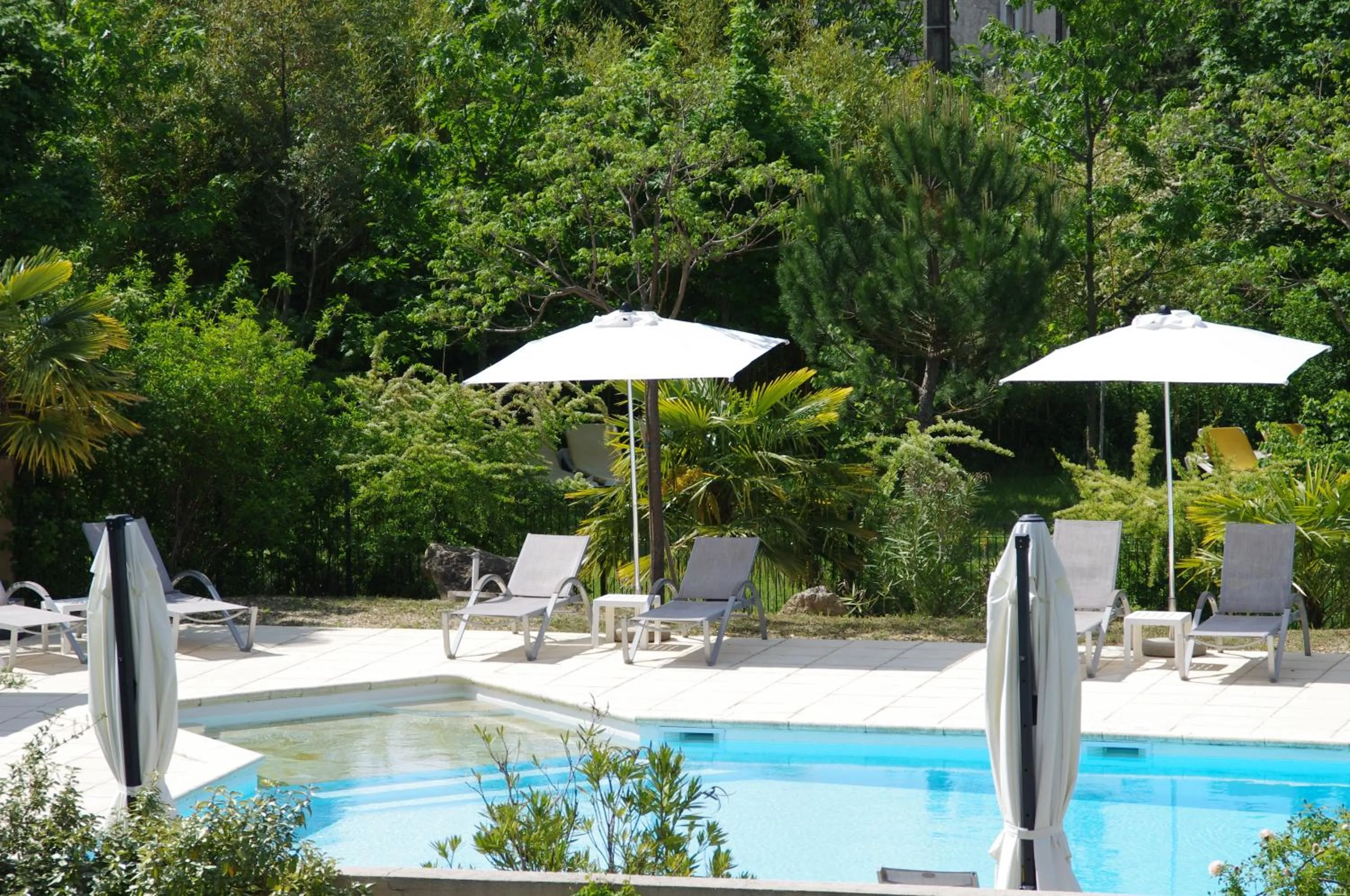 Swimming pool in Hôtel La Bastide d'Iris