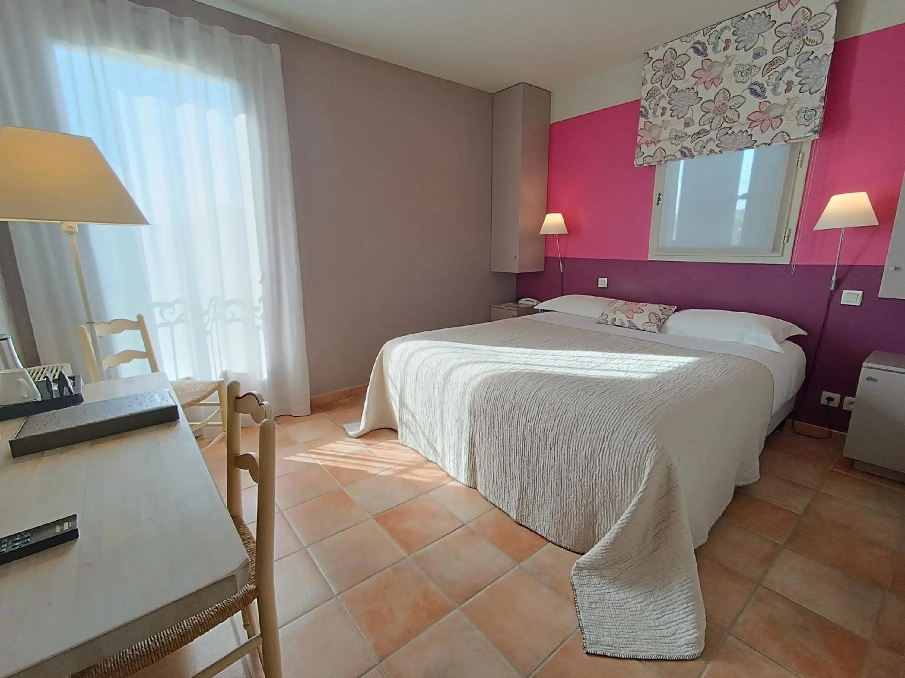 Bed in Hôtel La Bastide d'Iris