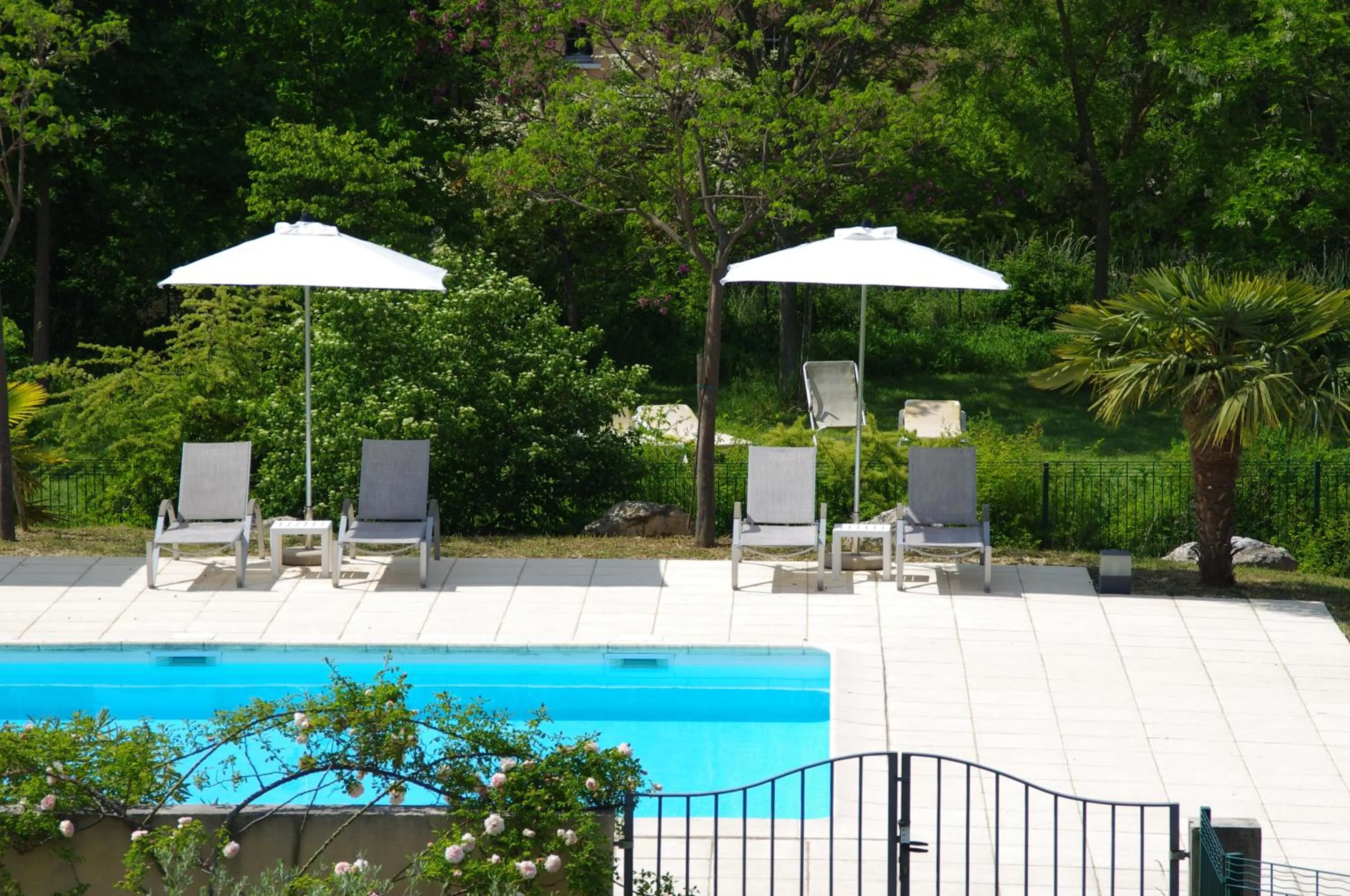 Swimming pool in Hôtel La Bastide d'Iris