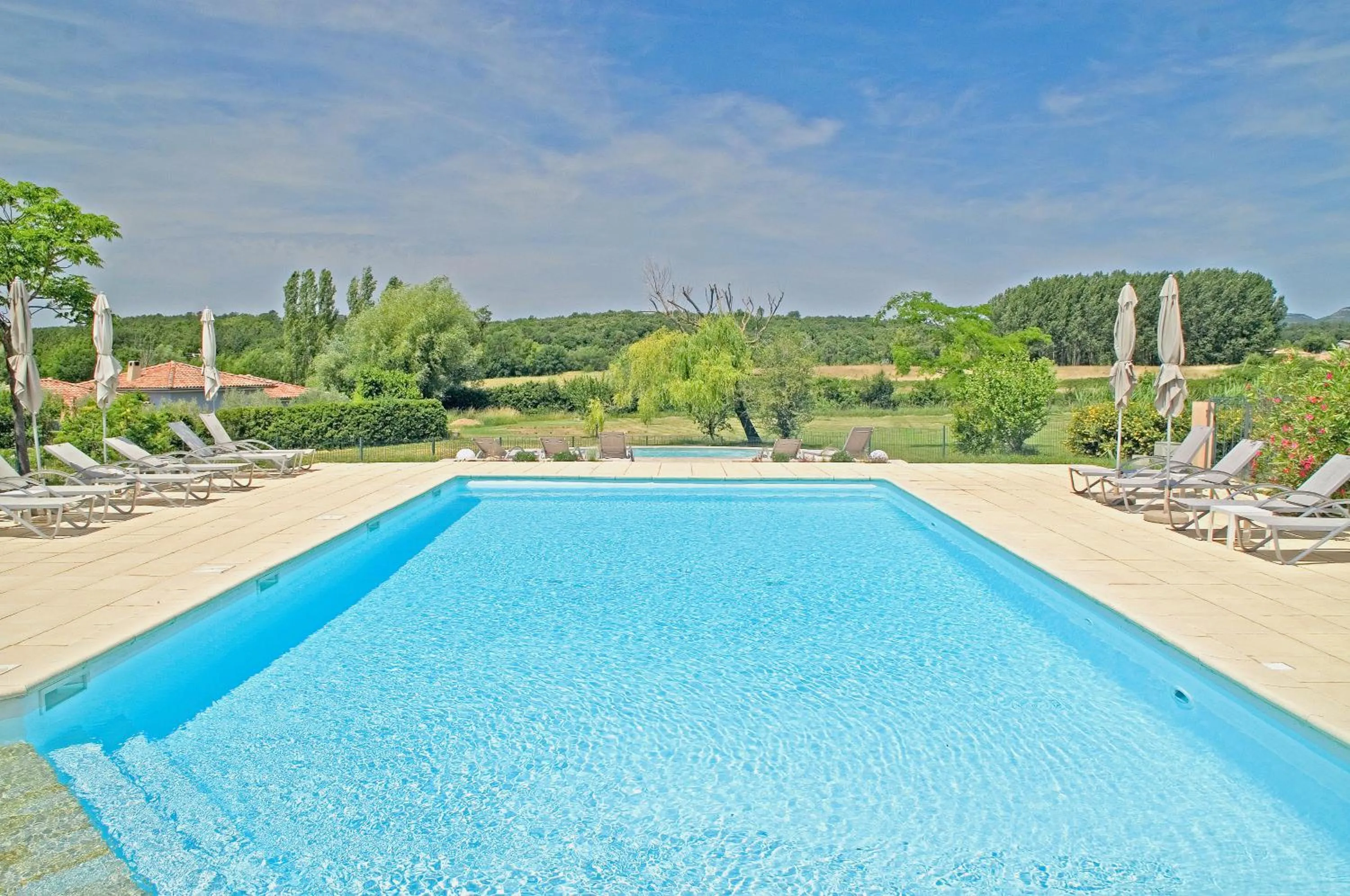 Swimming pool in Hôtel La Bastide d'Iris