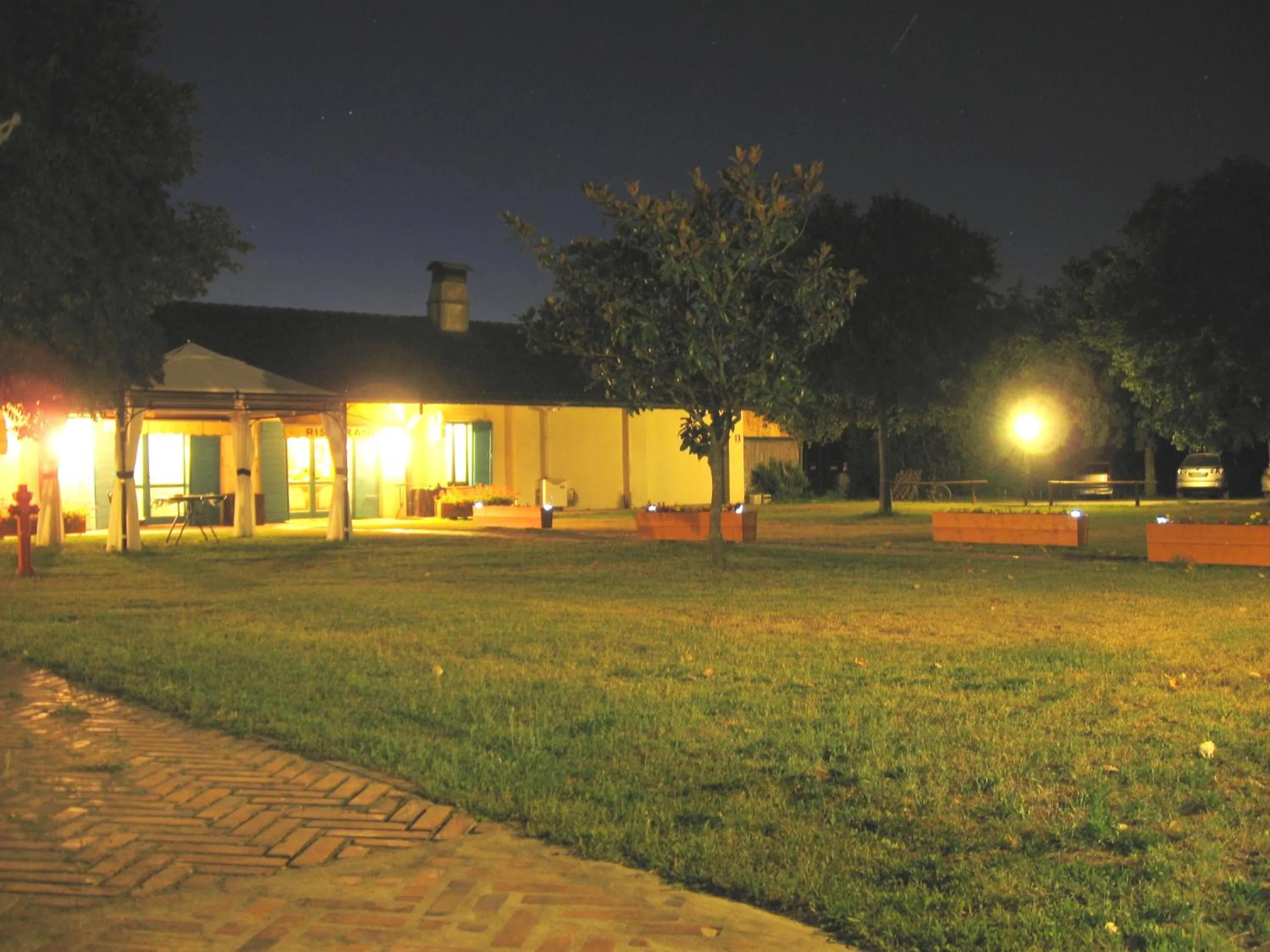 Night in Hotel Rurale Canneviè