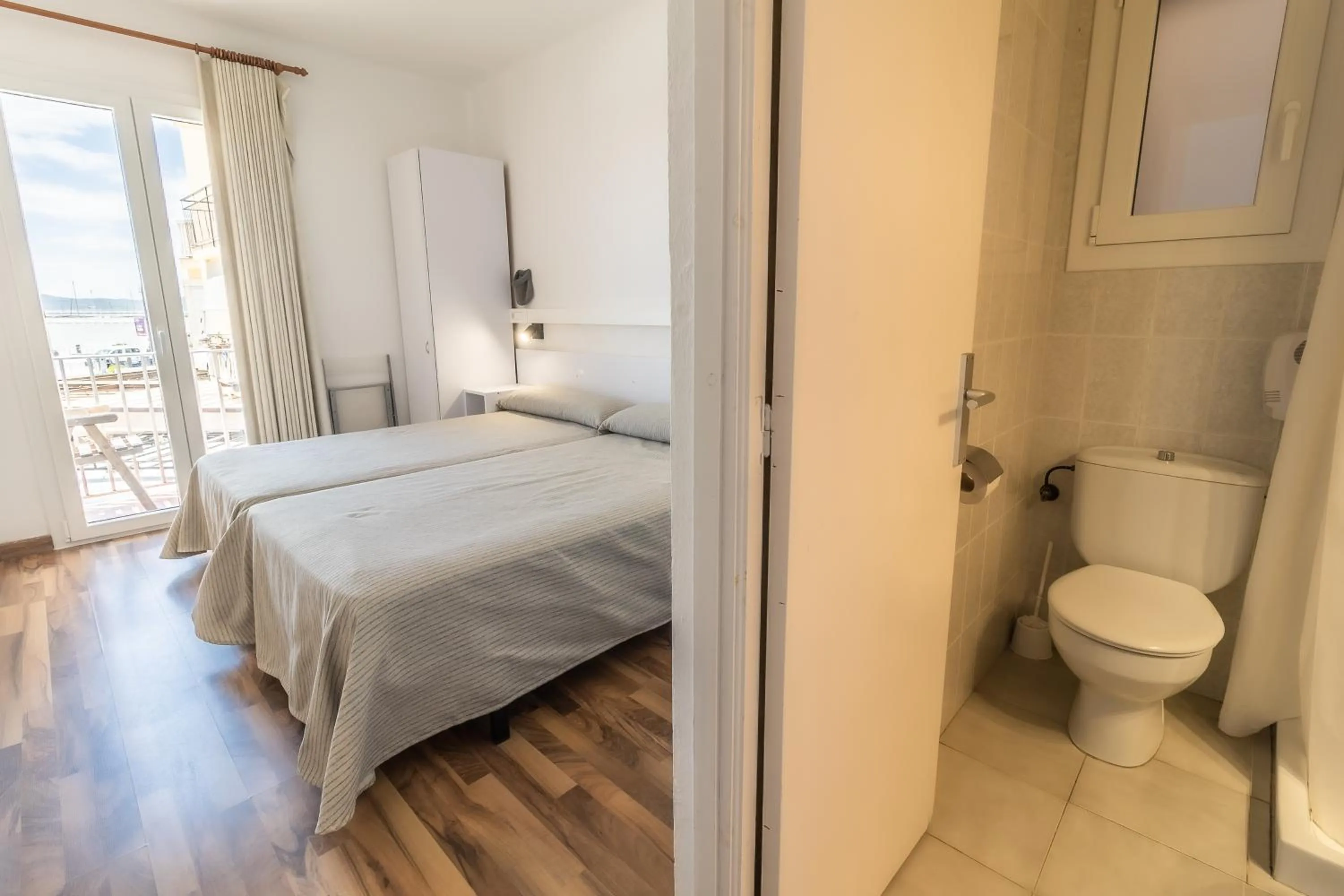 Photo of the whole room, Bed in Fonda Can Dalfo