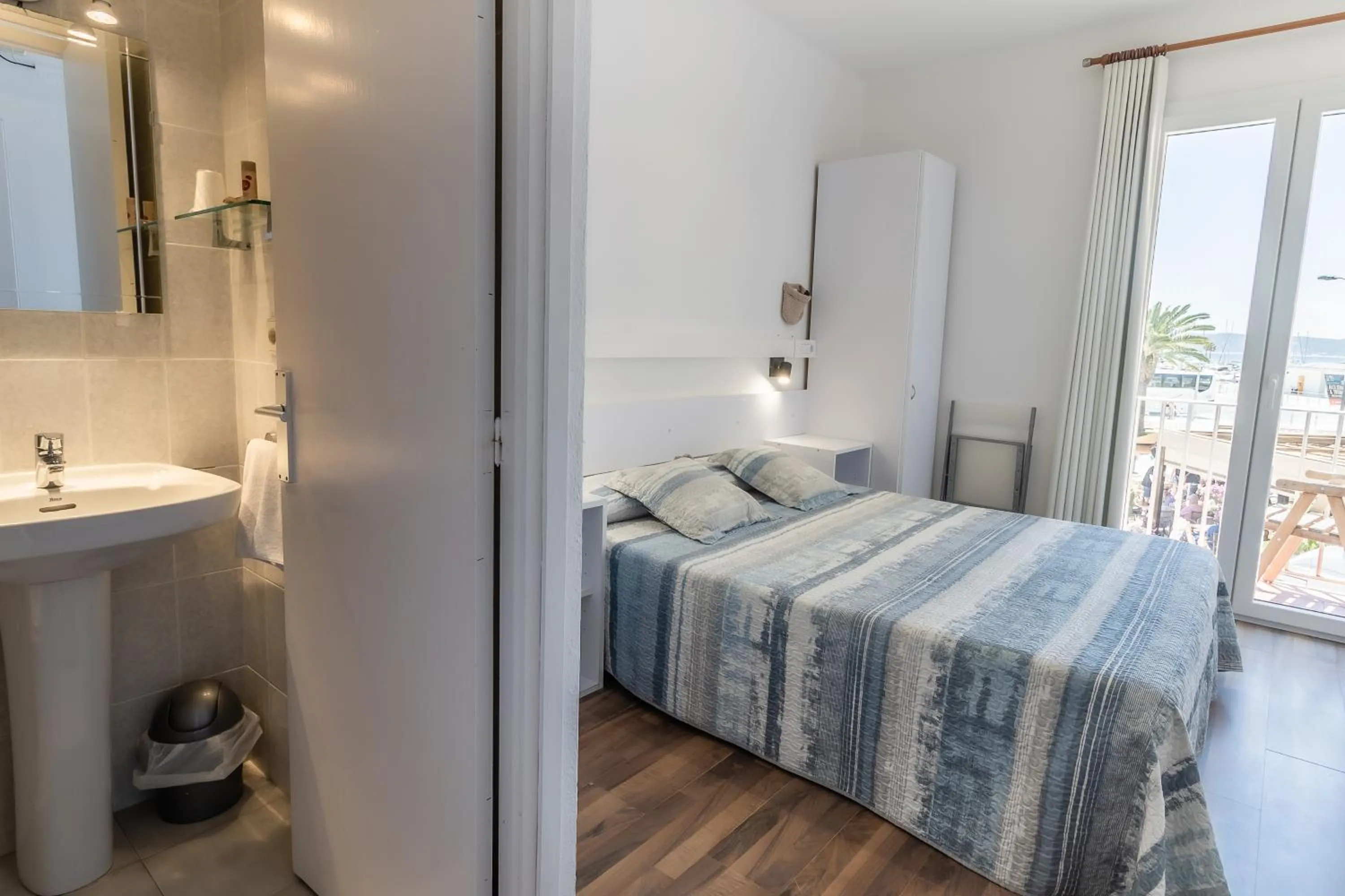 Photo of the whole room, Bed in Fonda Can Dalfo