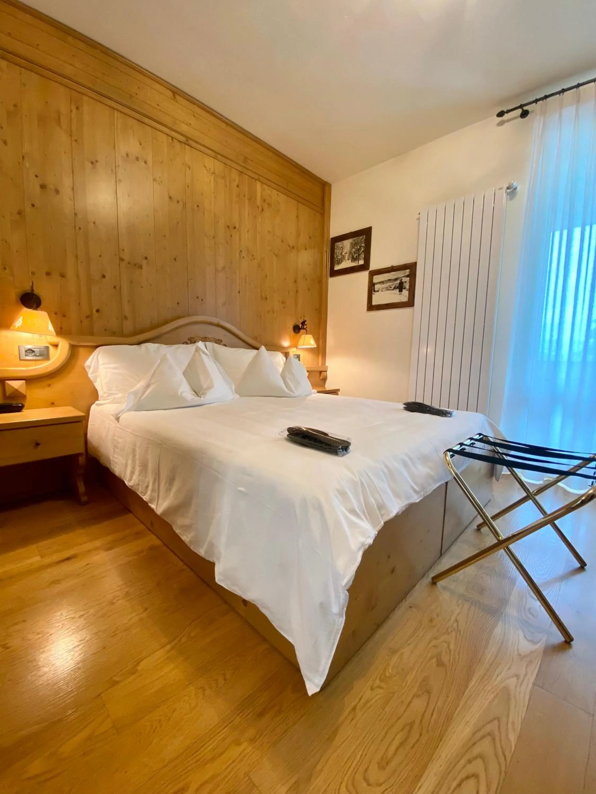 Bedroom, Bed in Albergo Rutzer