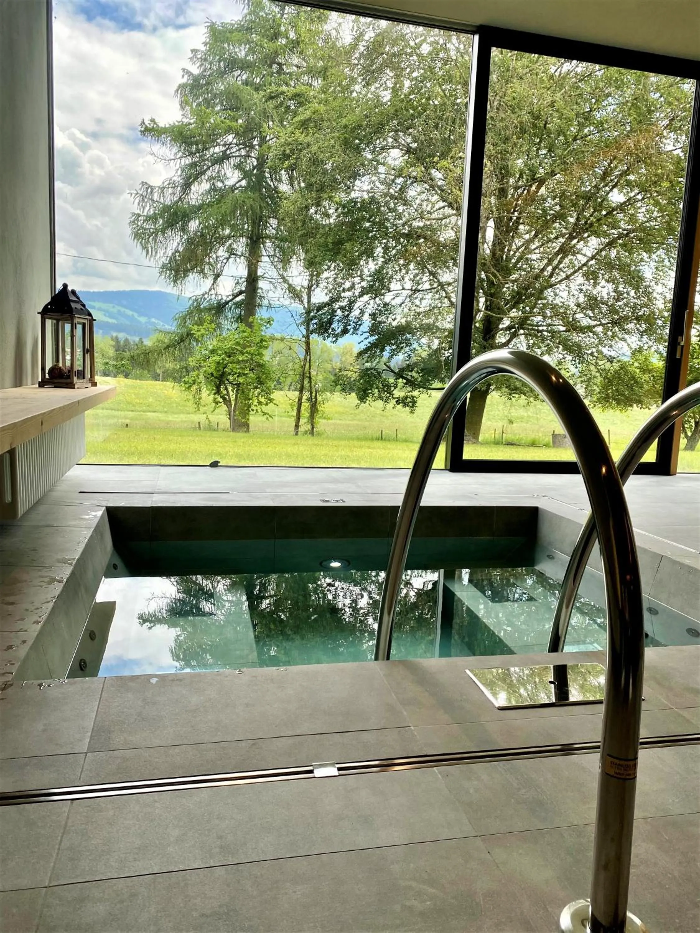 Hot Tub, Swimming Pool in Albergo Rutzer