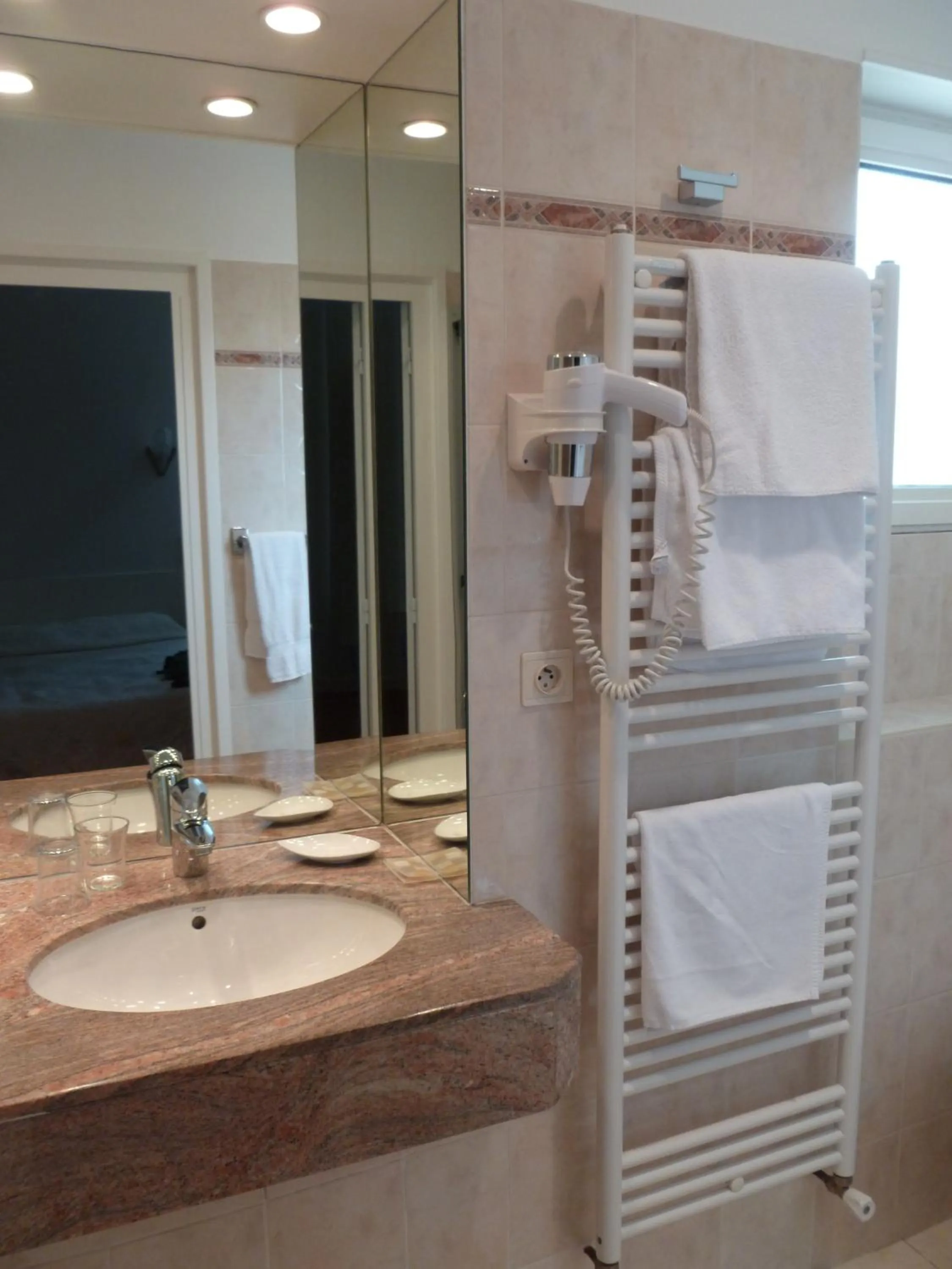 Bathroom in Hôtel Maïtagaria