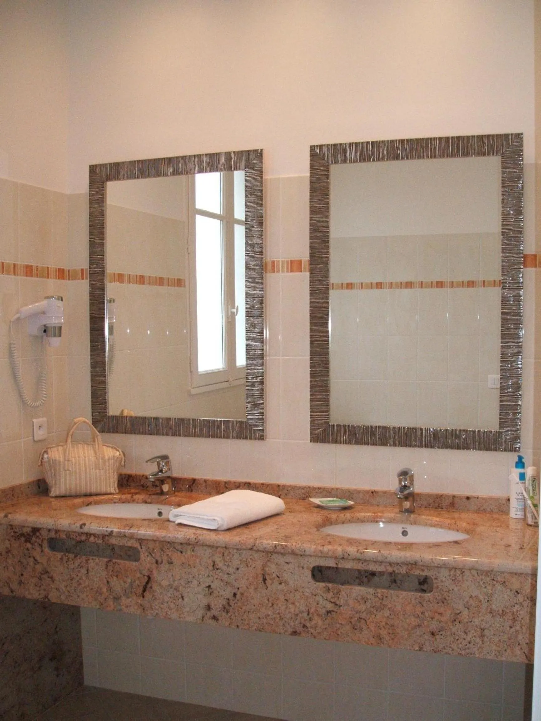 Bathroom in Hôtel Maïtagaria