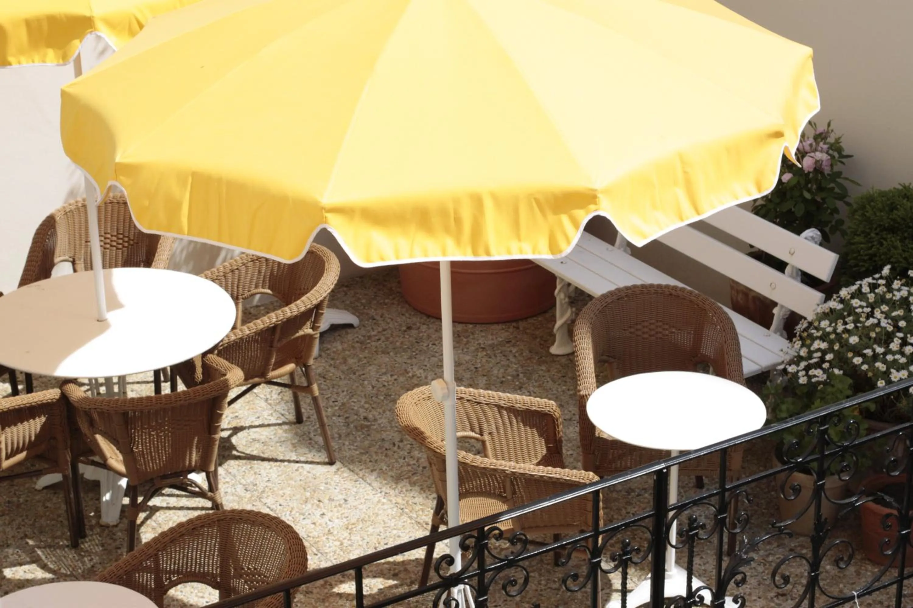 Patio in Hôtel Maïtagaria