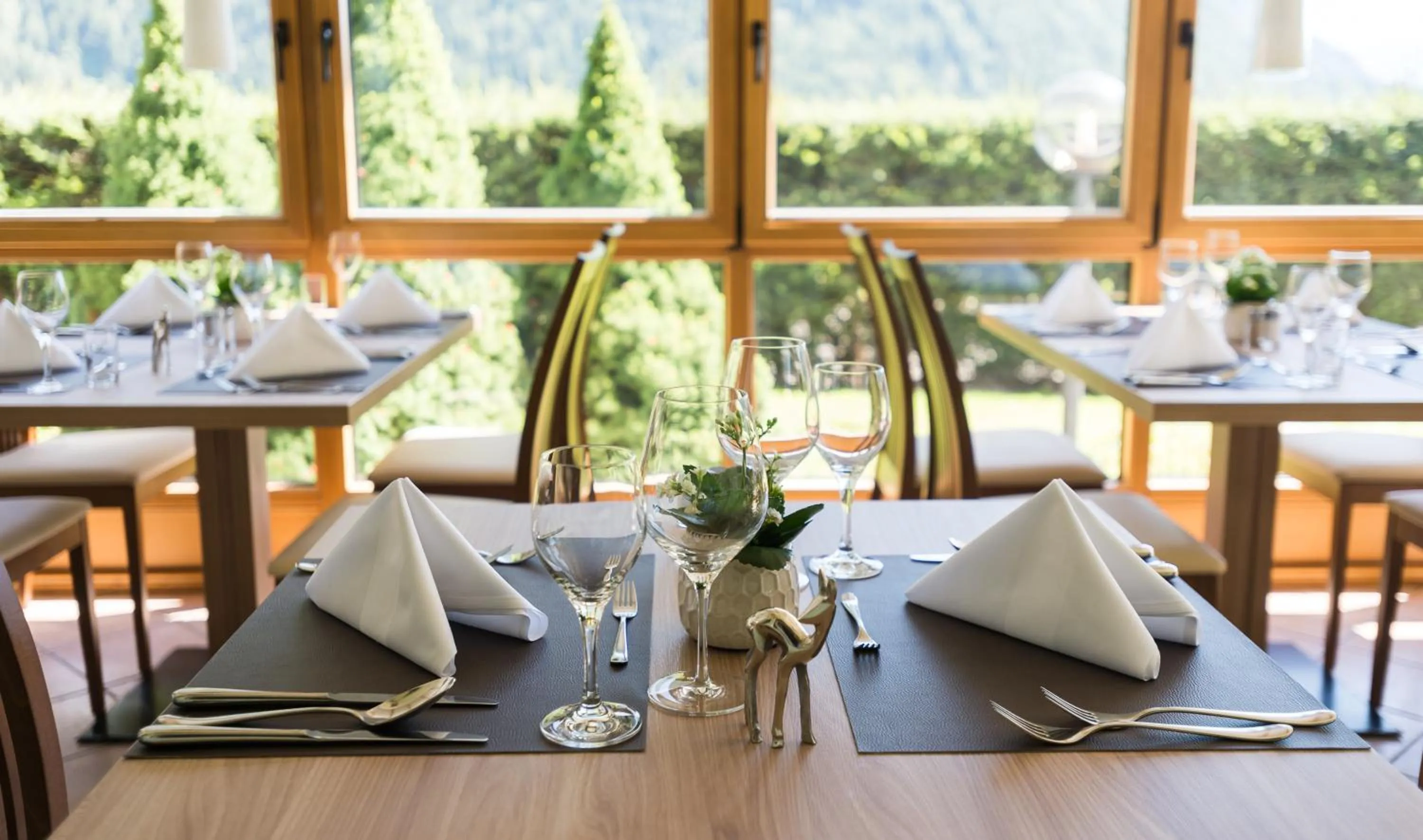 Restaurant/places to eat in Hotel Mirabell