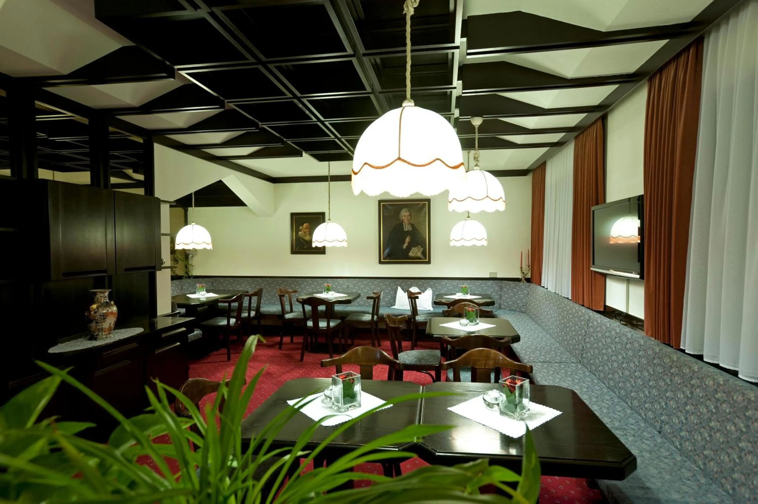 Restaurant/places to eat in Hotel Mirabell
