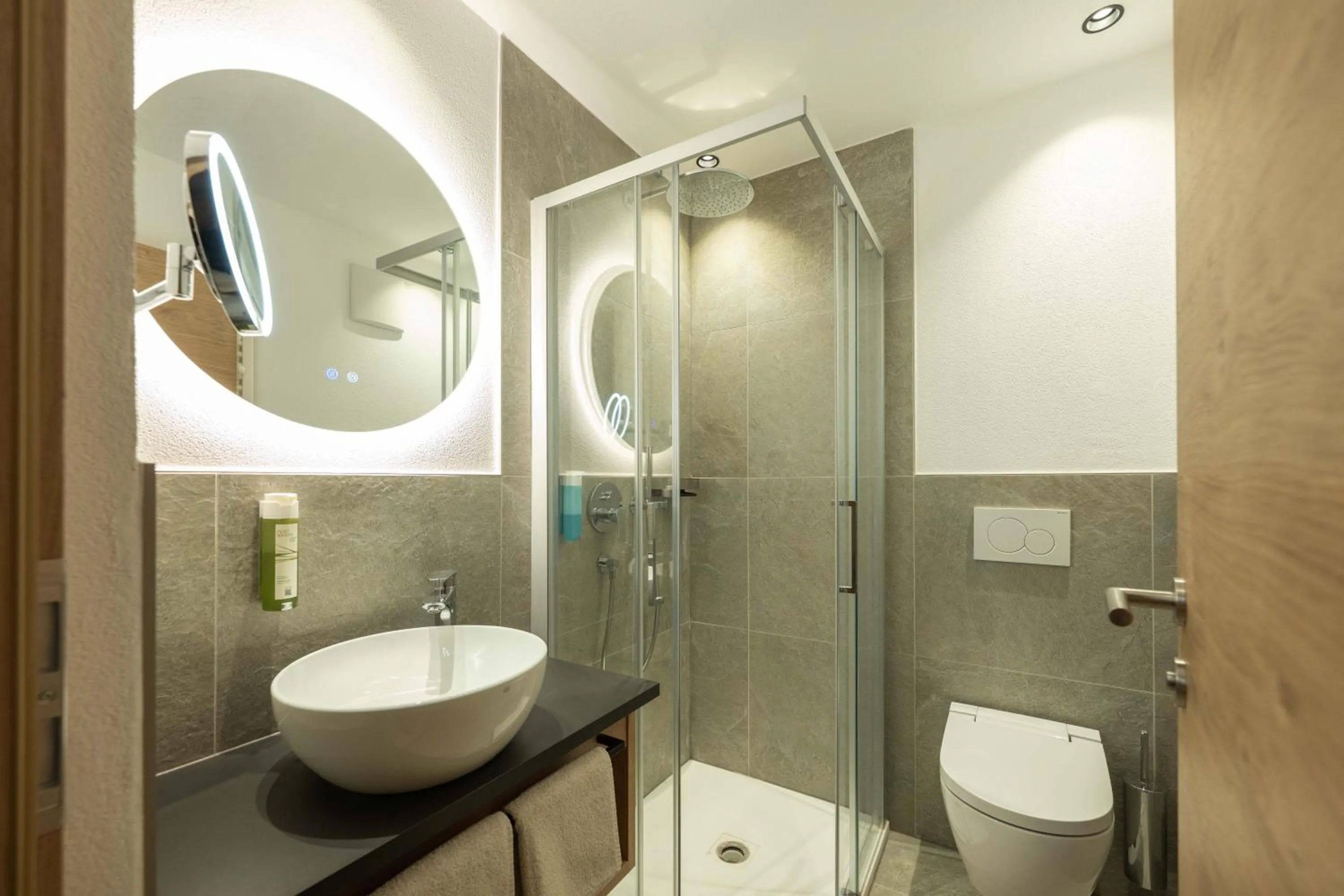 Shower in Hotel Mirabell