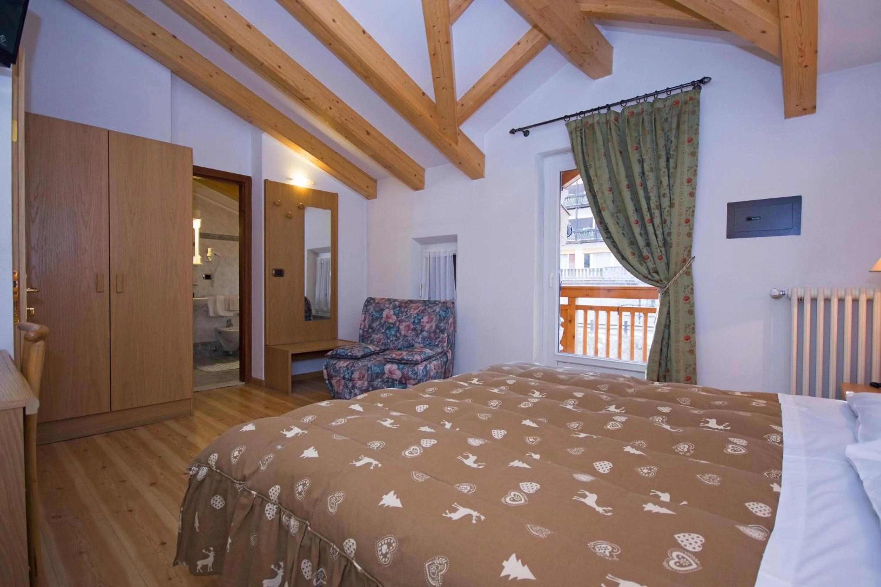 Bedroom, Bed in Hotel Miravalle