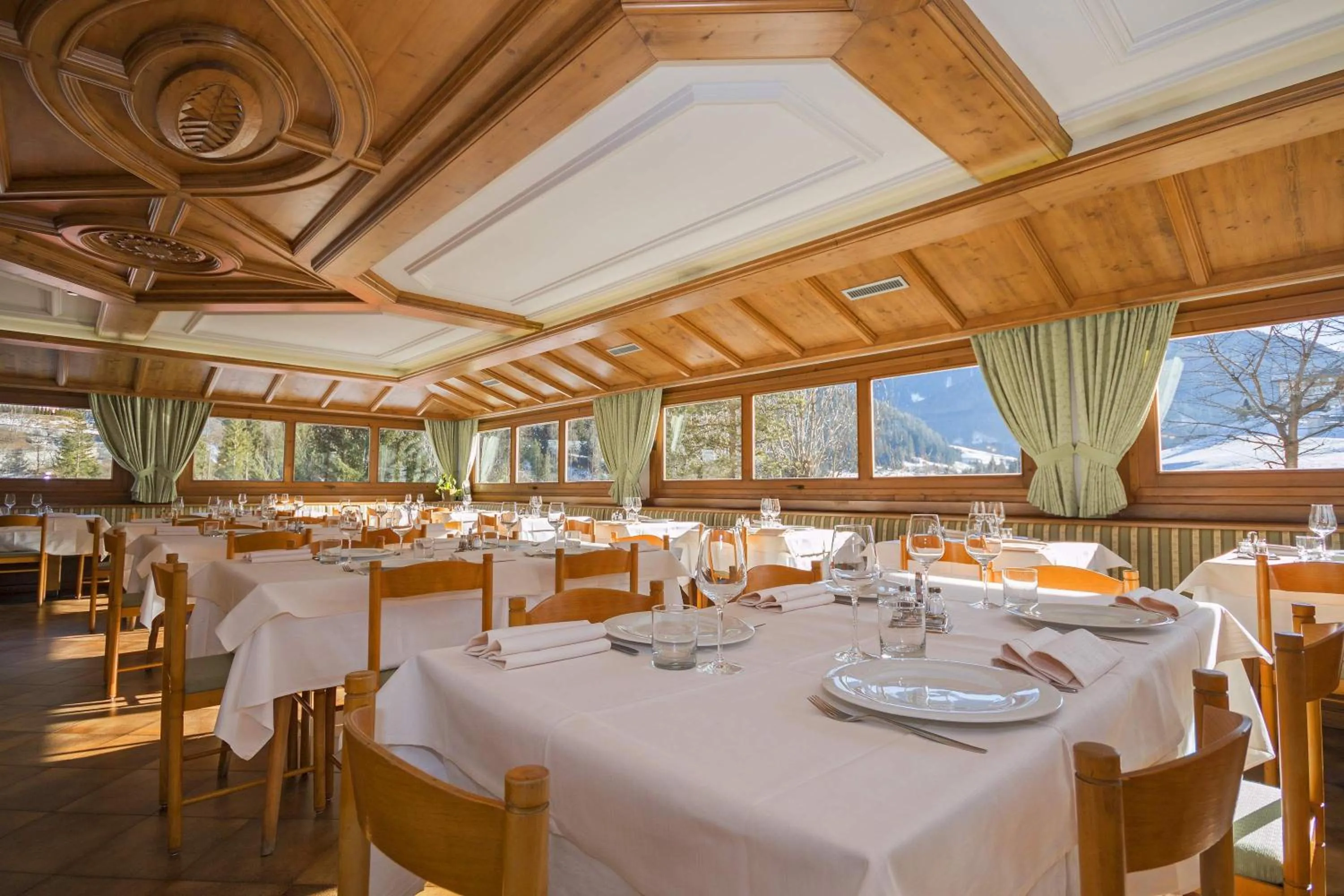 Restaurant/places to eat in Hotel Miravalle