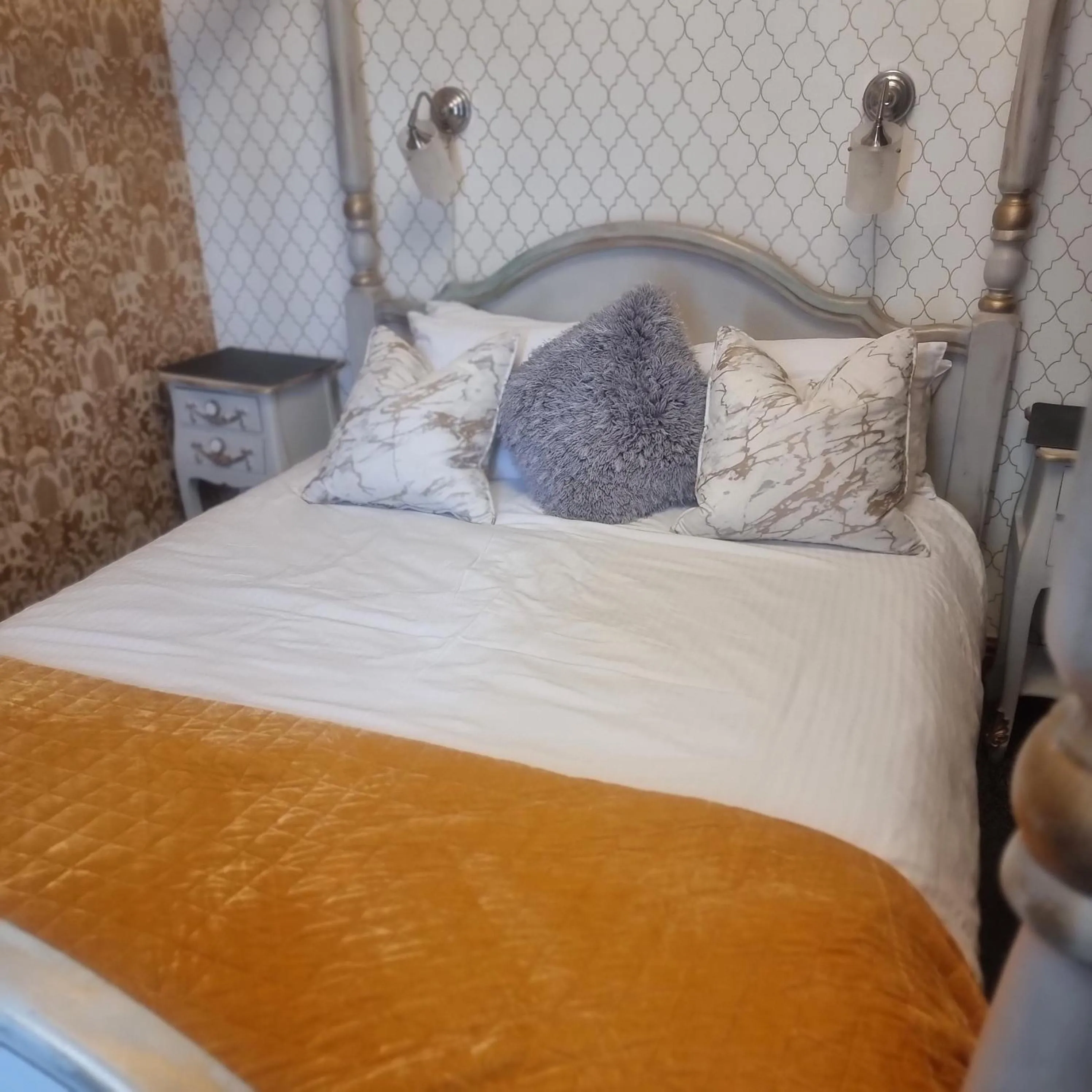 Bed in Tracey's Driftwood