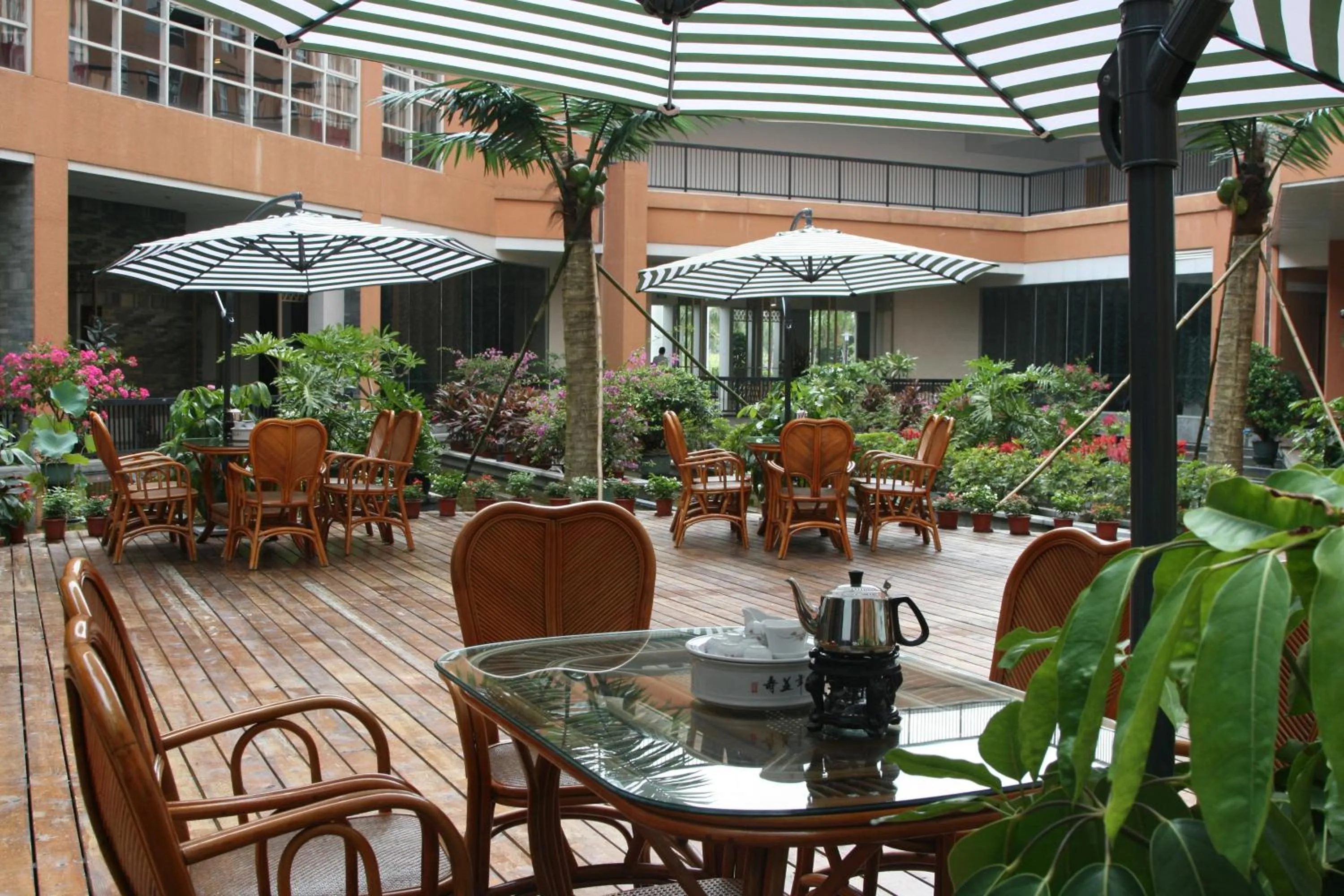 Coffee/tea facilities in University Town International Hotel
