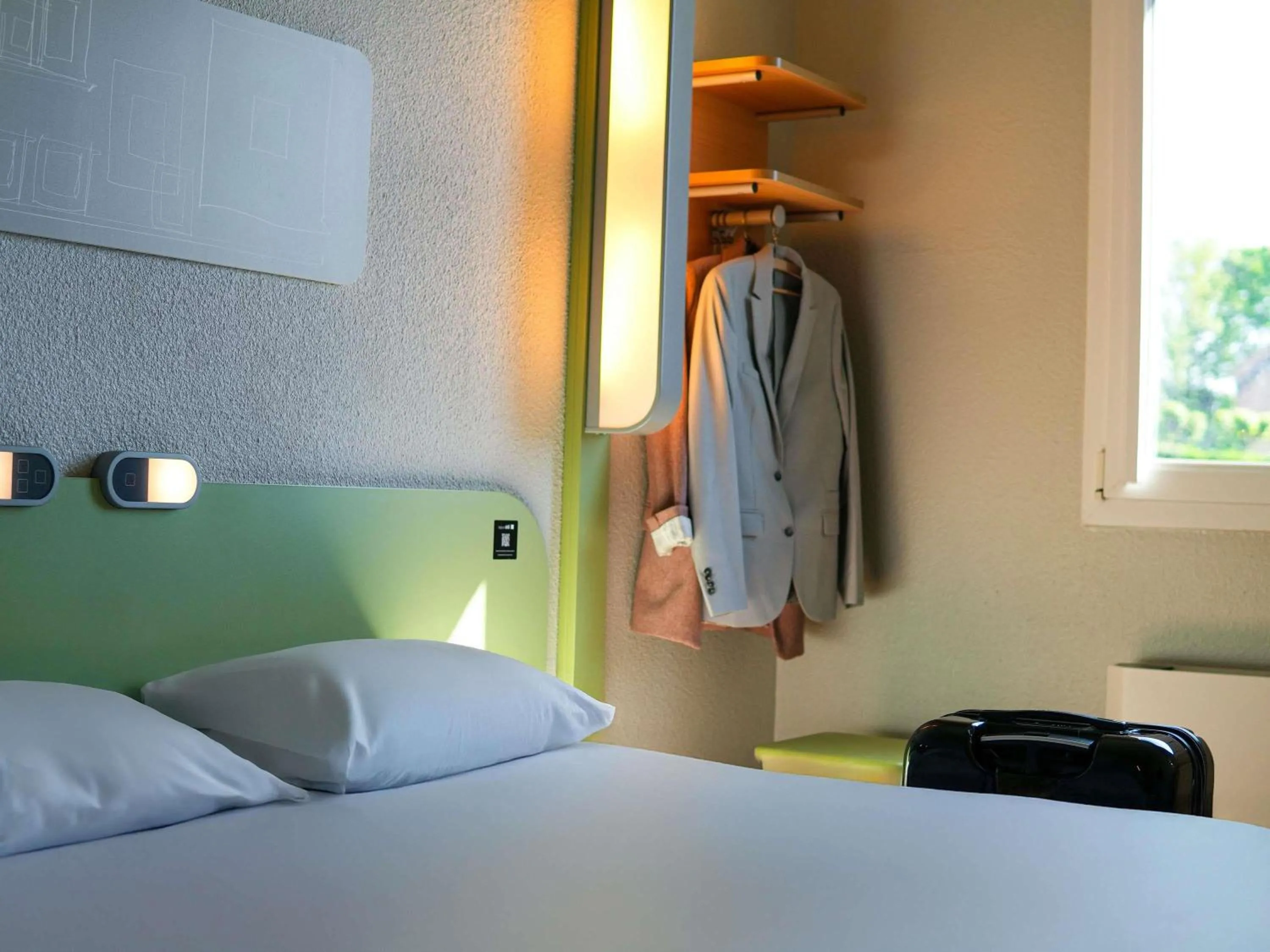 Bedroom, Bed in ibis budget Caen Porte de Bretagne