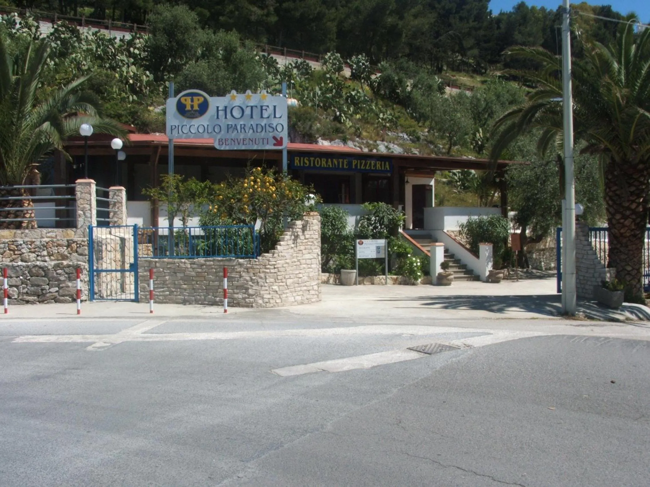 Property logo or sign in Hotel Piccolo Paradiso