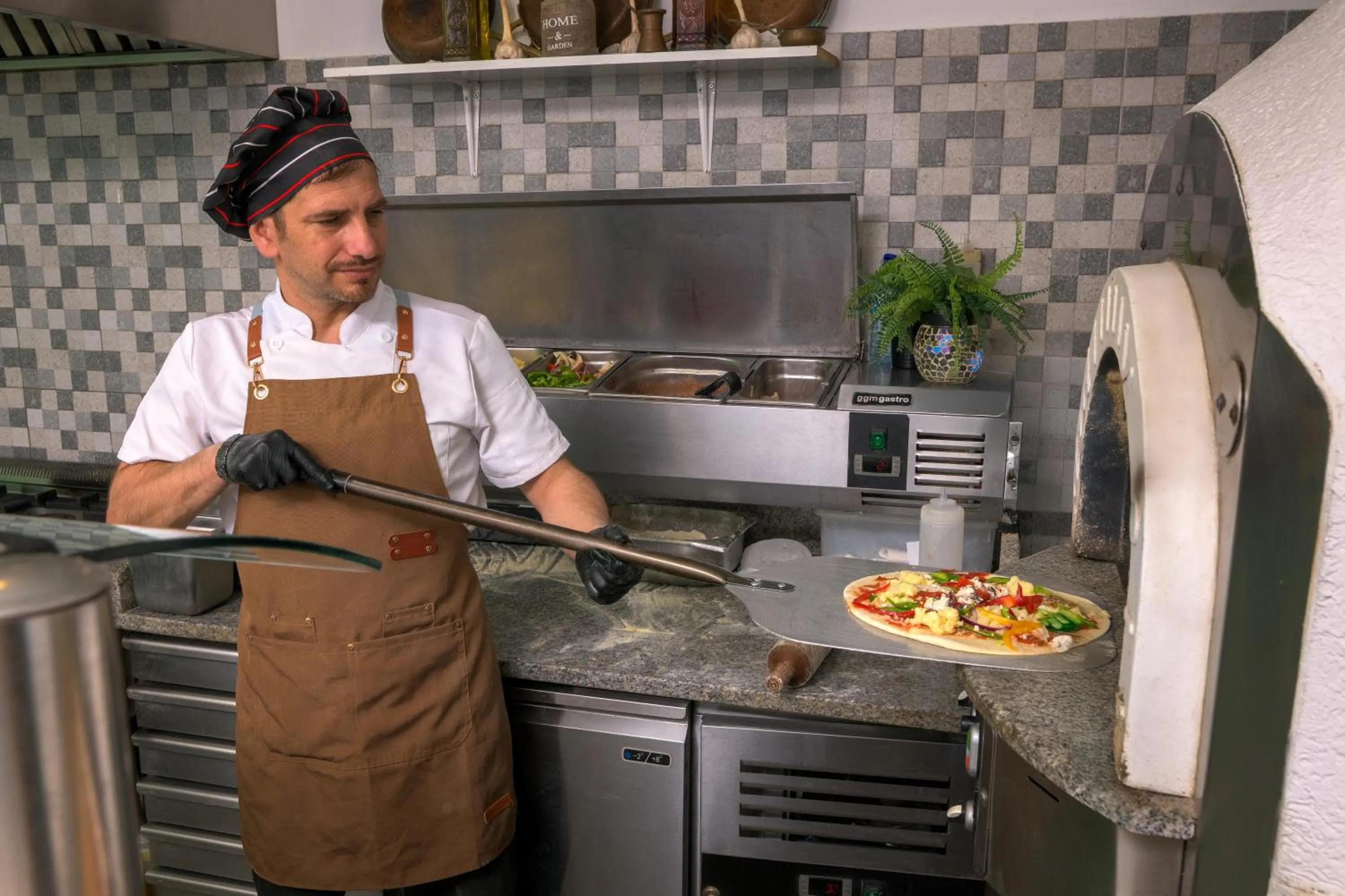 Restaurant/places to eat in Avra Beach Resort