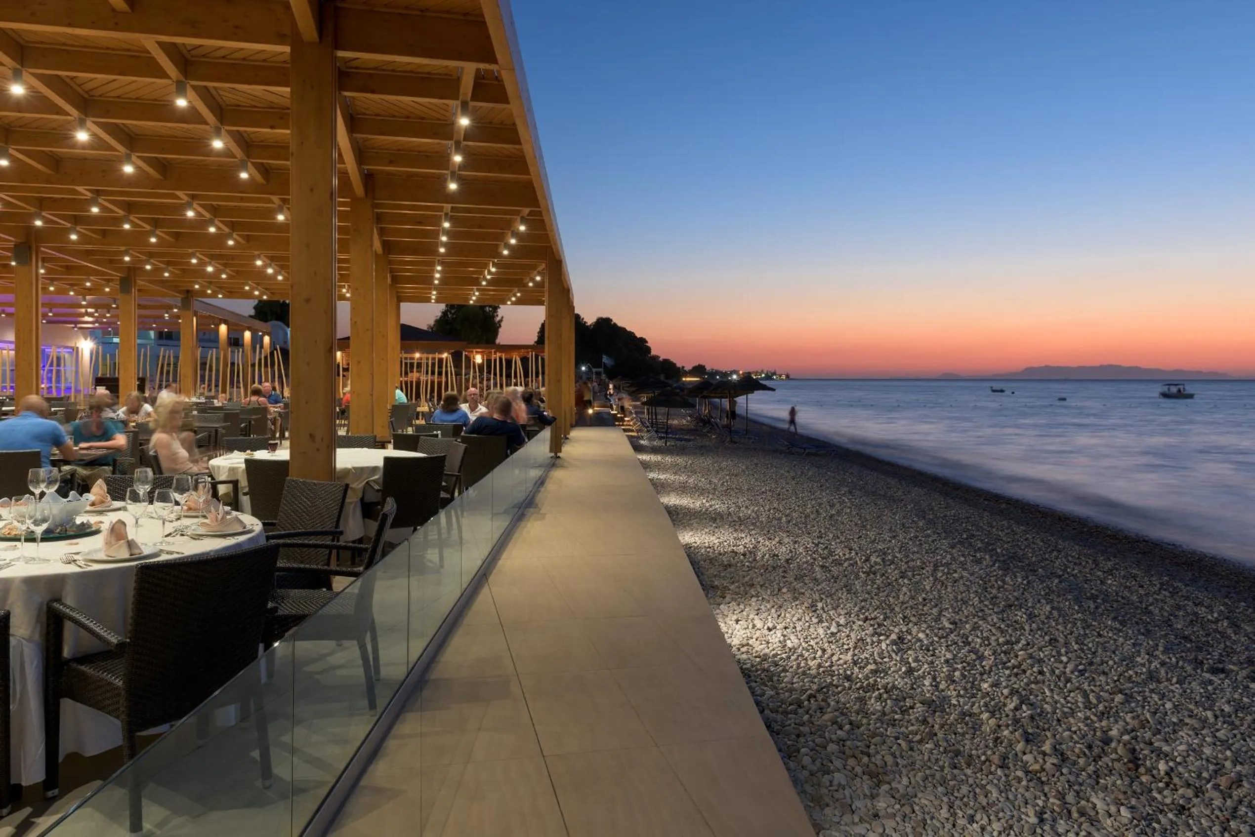 Restaurant/places to eat in Avra Beach Resort