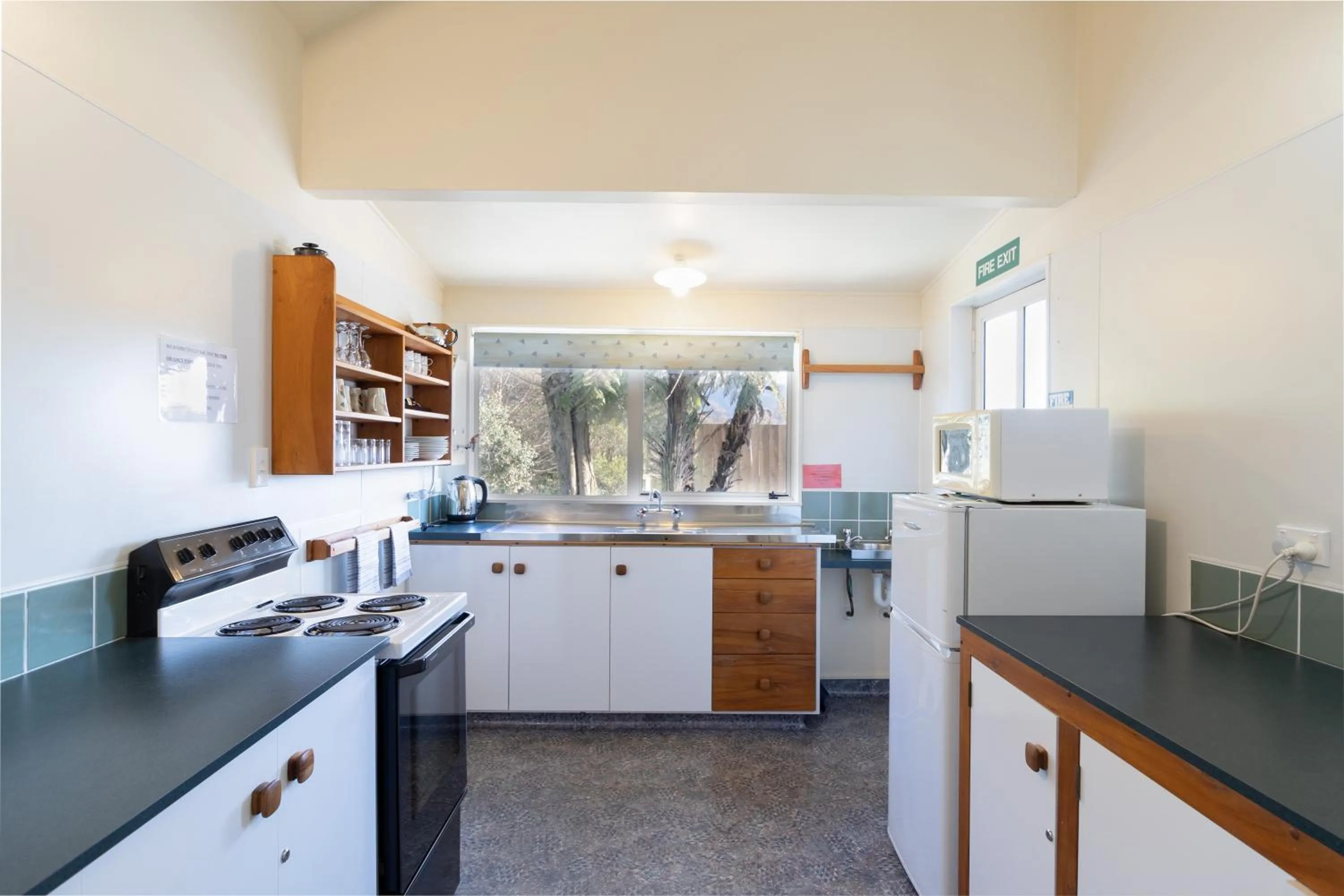 Kitchen or kitchenette in Anatoki Lodge Motel